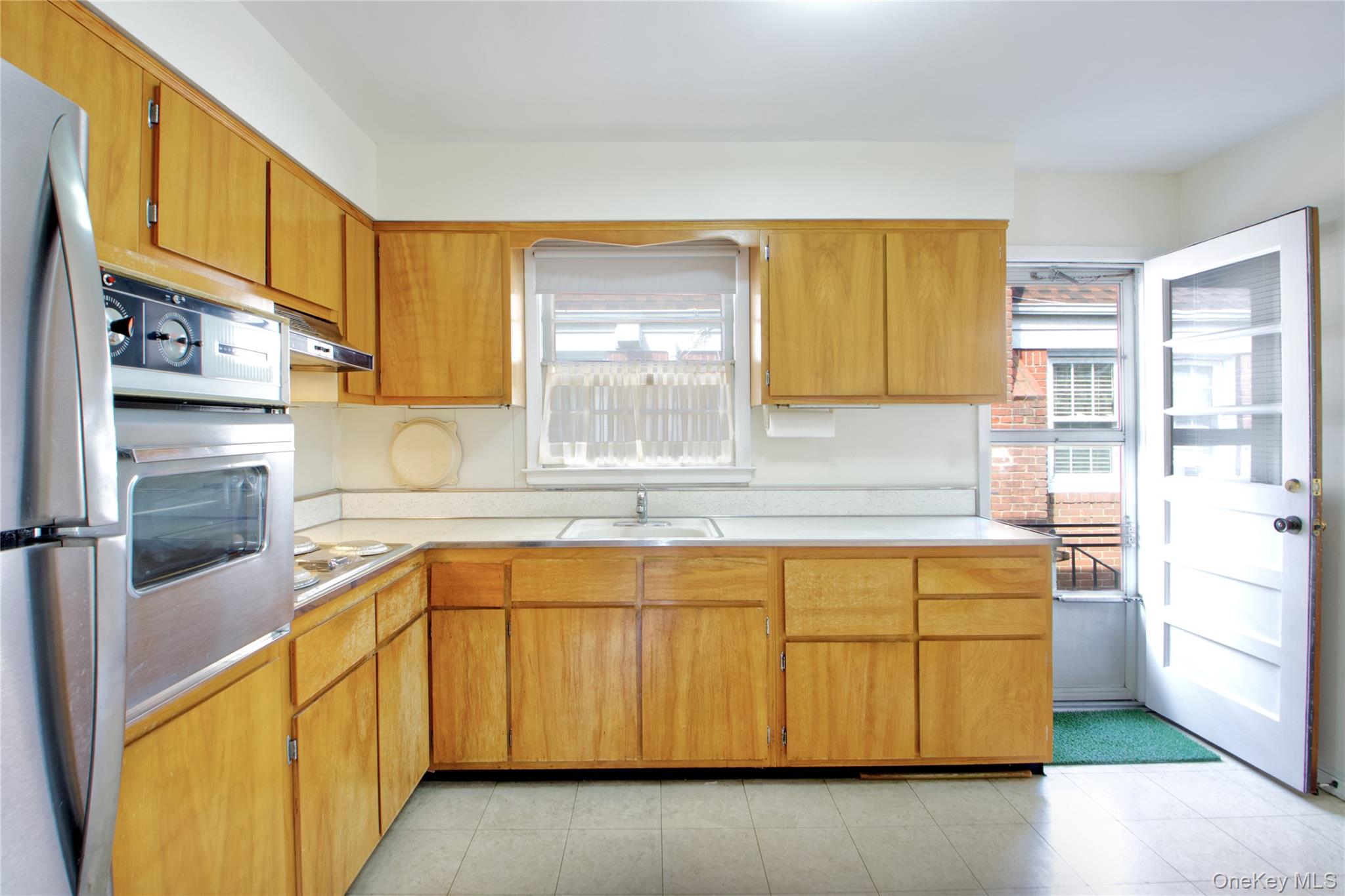 217 Wellington Road S, Garden City South, NY 11530