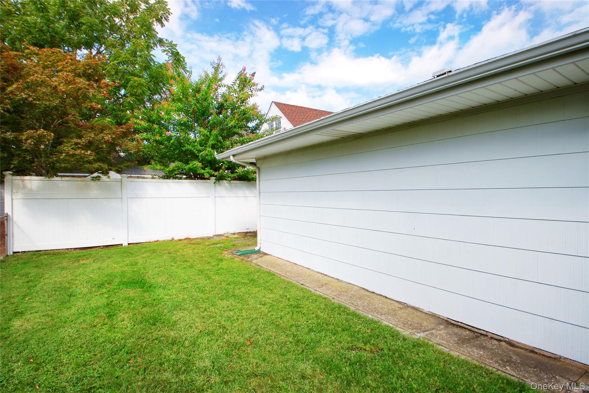 217 Wellington Road S, Garden City South, NY 11530