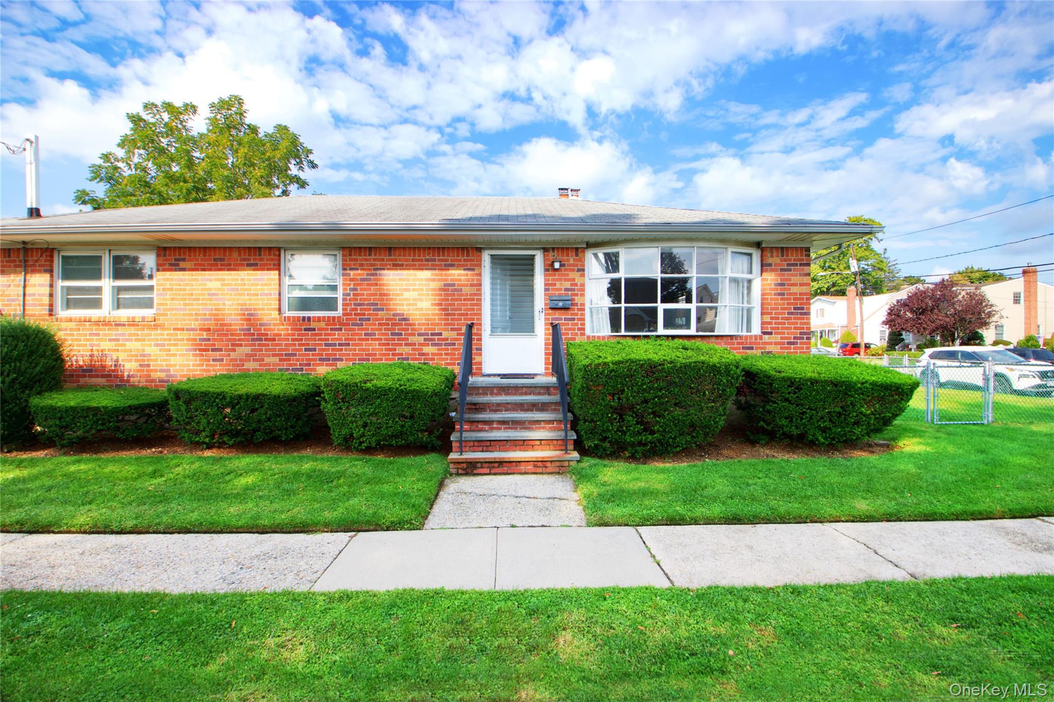 217 Wellington Road S, Garden City South, NY 11530
