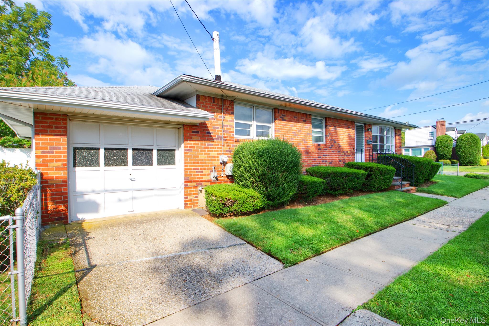 217 Wellington Road S, Garden City South, NY 11530