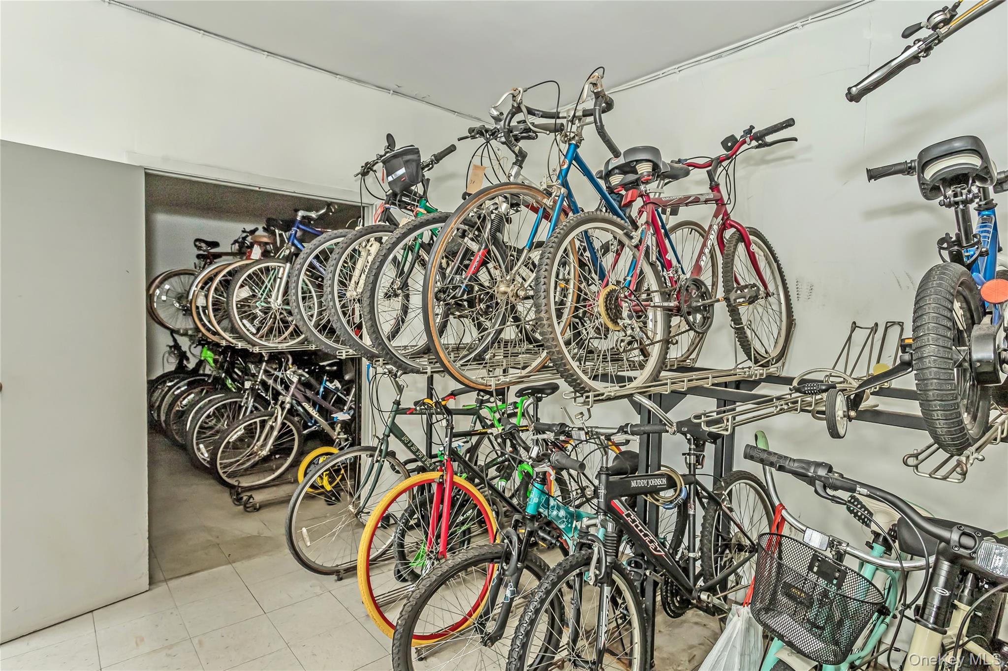 250 W Merrick Road # 2L, Freeport, NY 11520