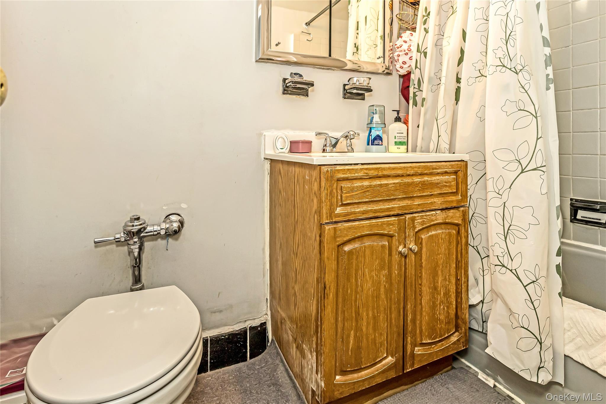 250 W Merrick Road # 2L, Freeport, NY 11520