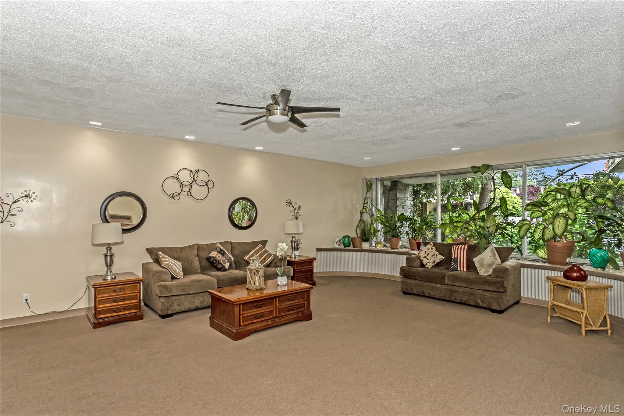 250 W Merrick Road # 2L, Freeport, NY 11520