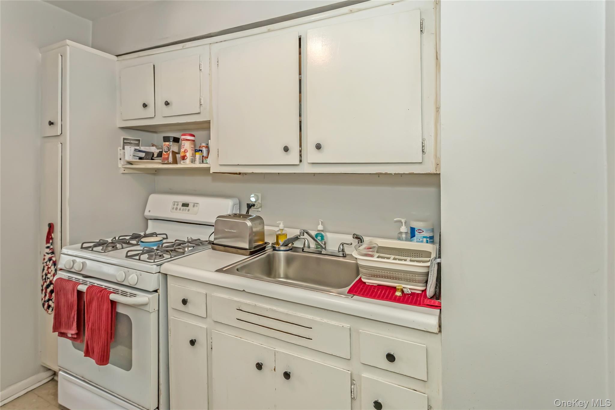 250 W Merrick Road # 2L, Freeport, NY 11520