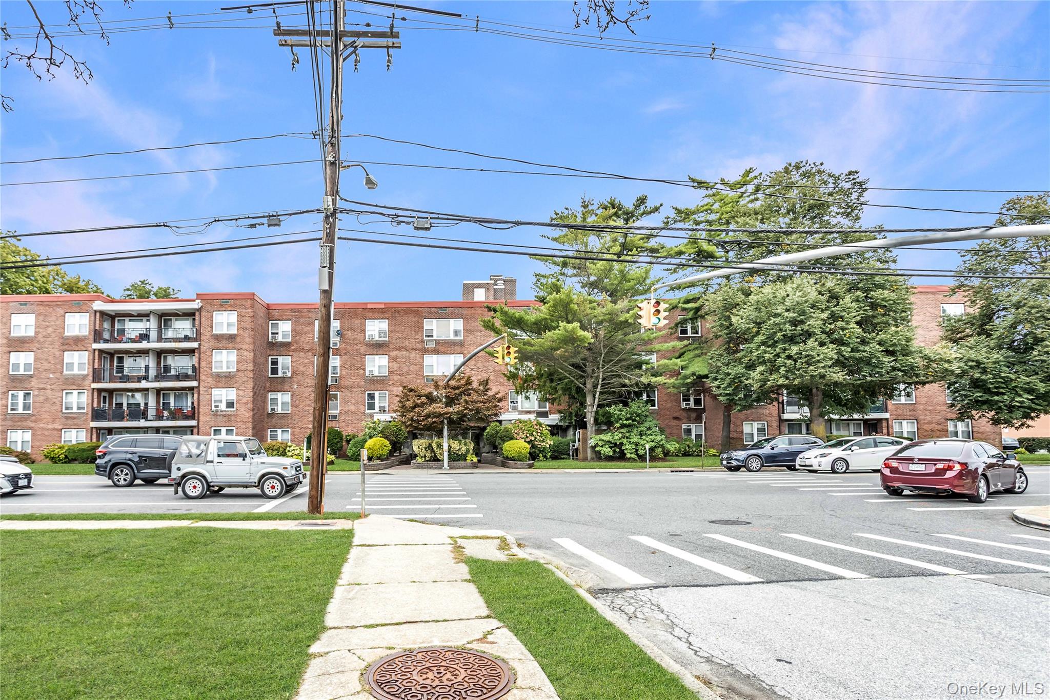 250 W Merrick Road # 2L, Freeport, NY 11520