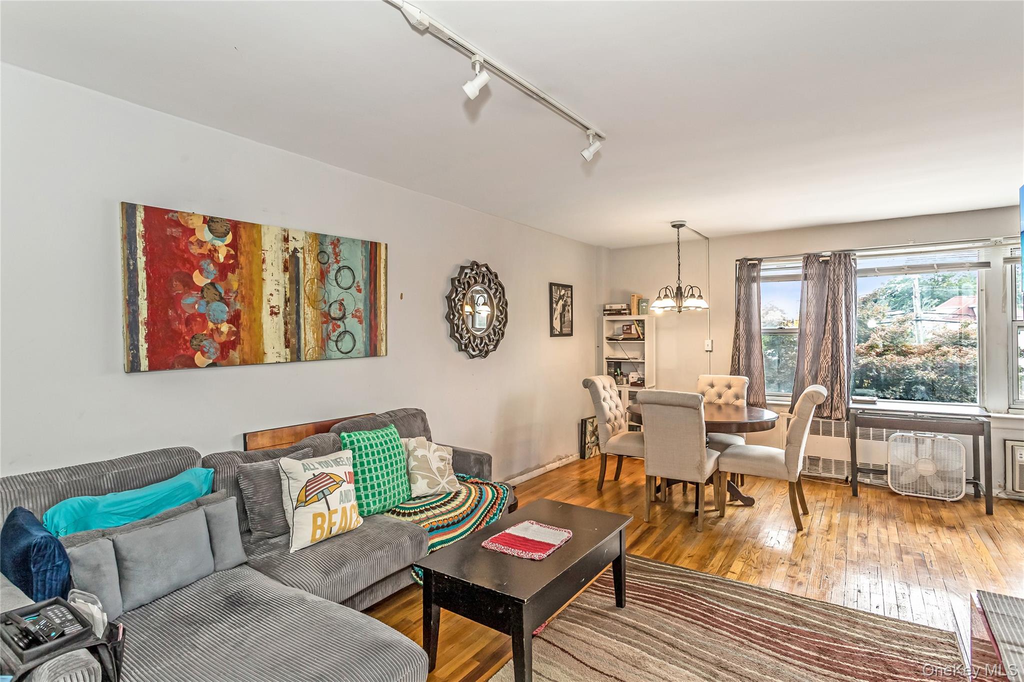 250 W Merrick Road # 2L, Freeport, NY 11520