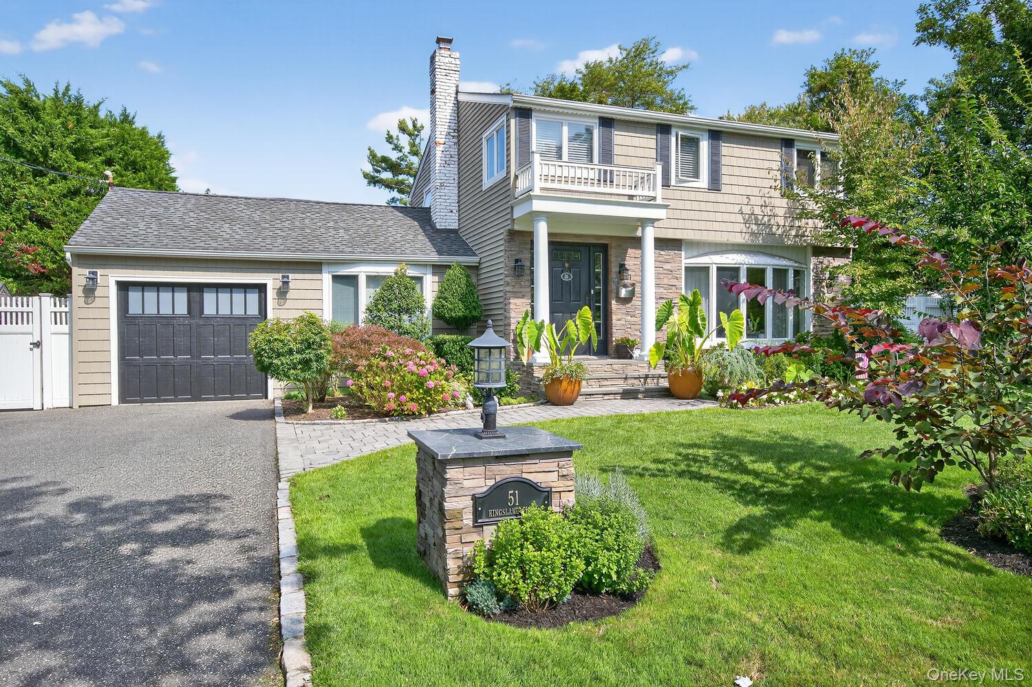 51 Kingsland Place, Babylon, NY 11702