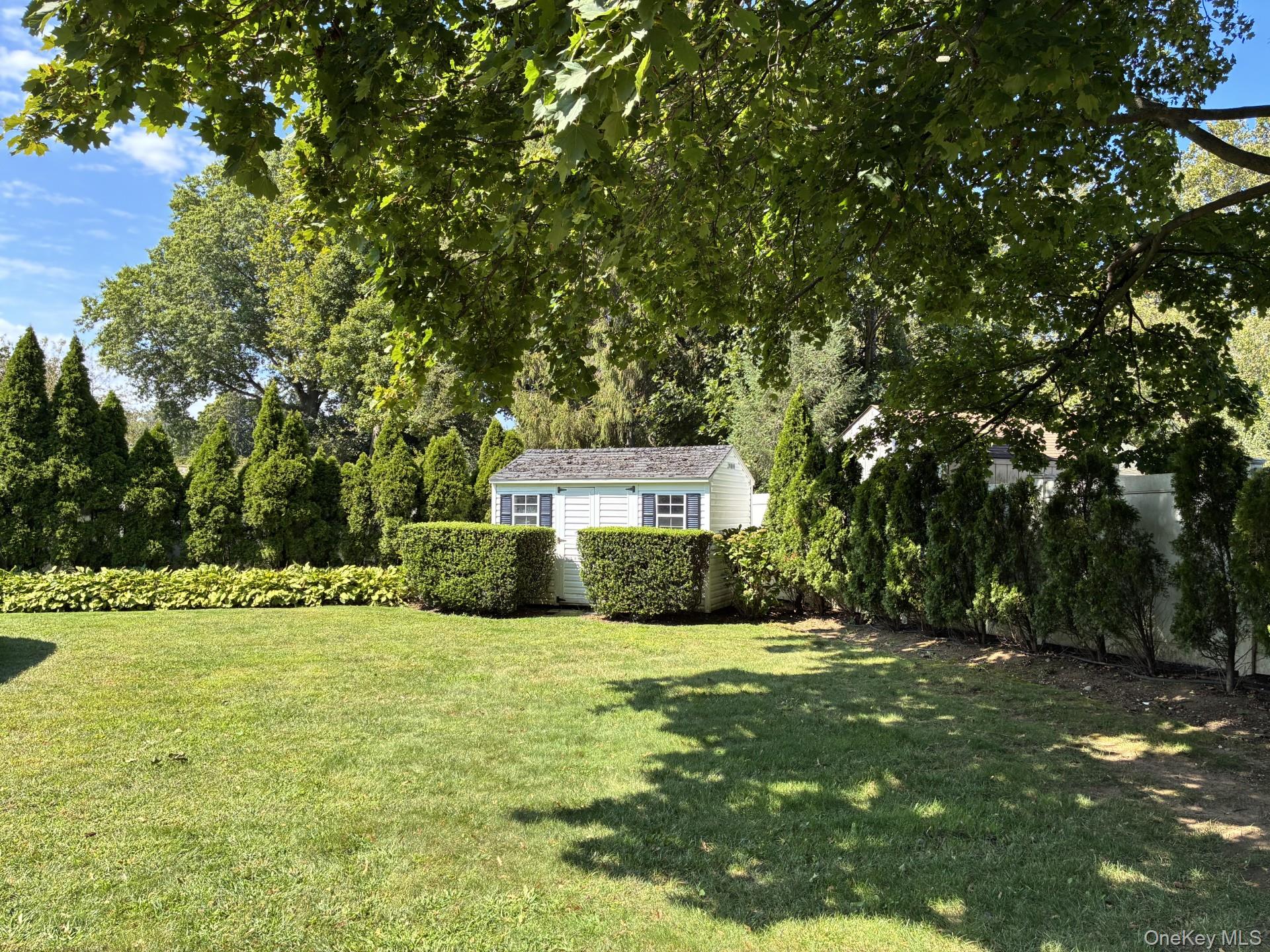 20 Shelbourne Lane, Commack, NY 11725