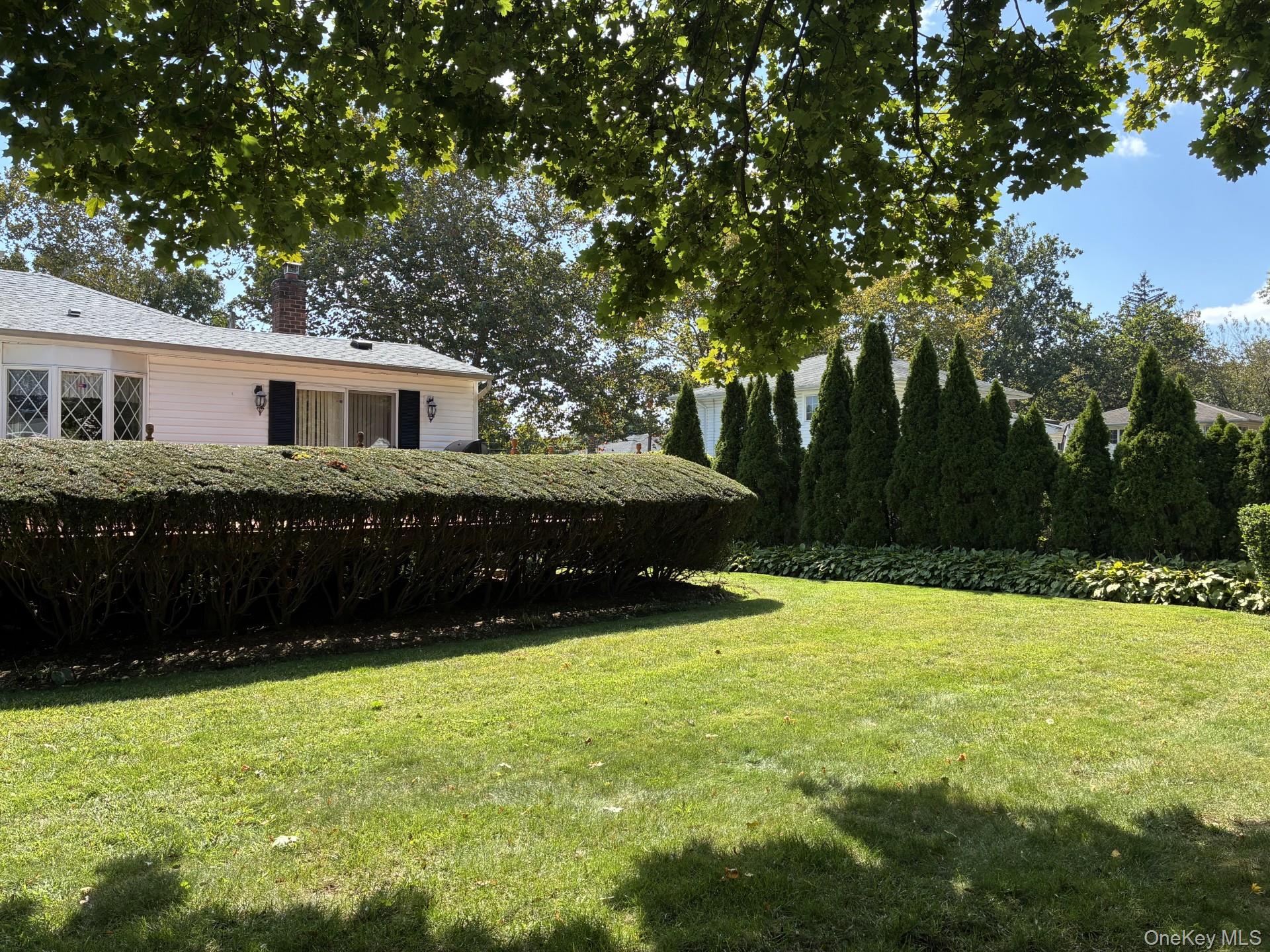 20 Shelbourne Lane, Commack, NY 11725