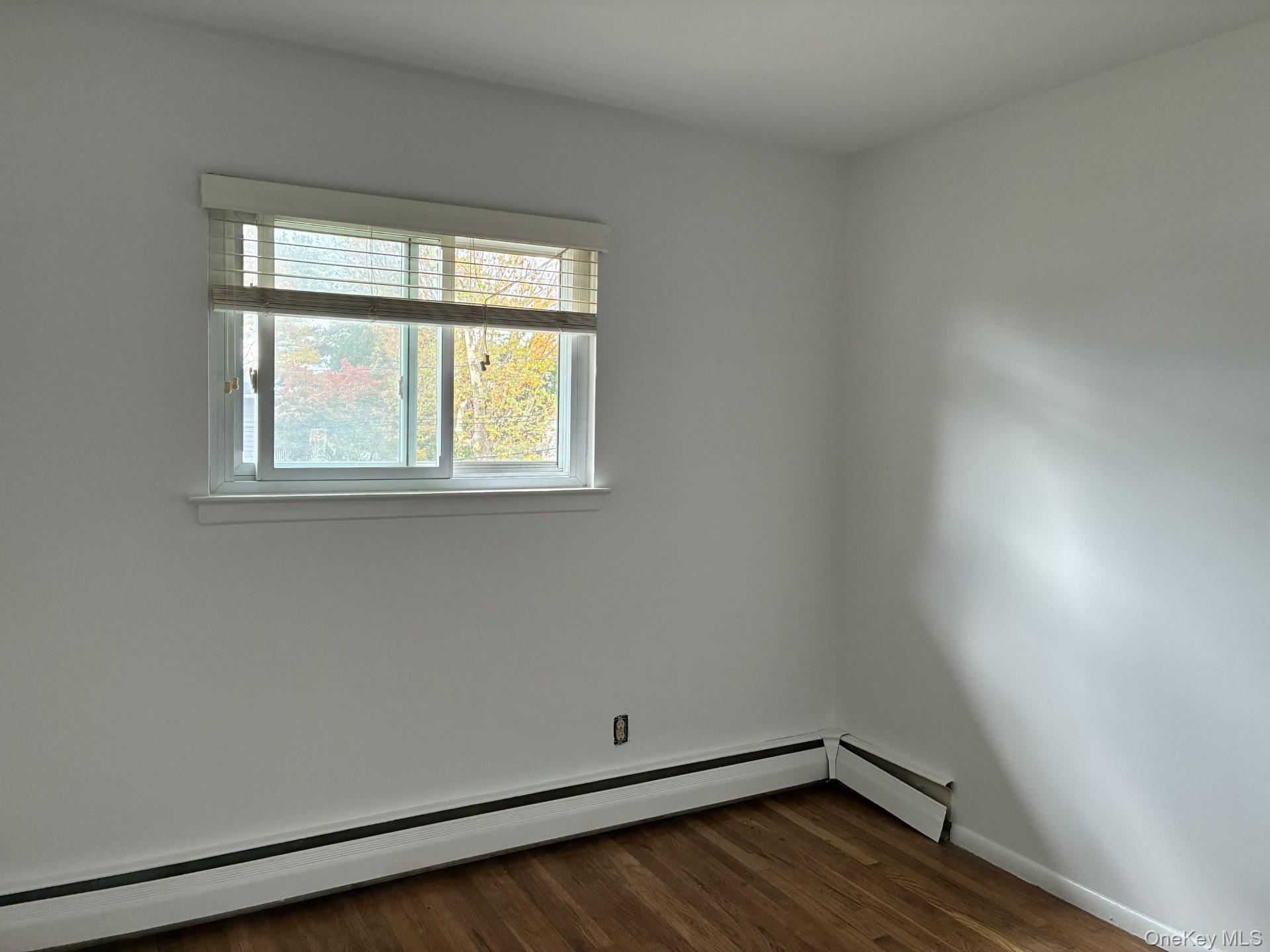 20 Shelbourne Lane, Commack, NY 11725