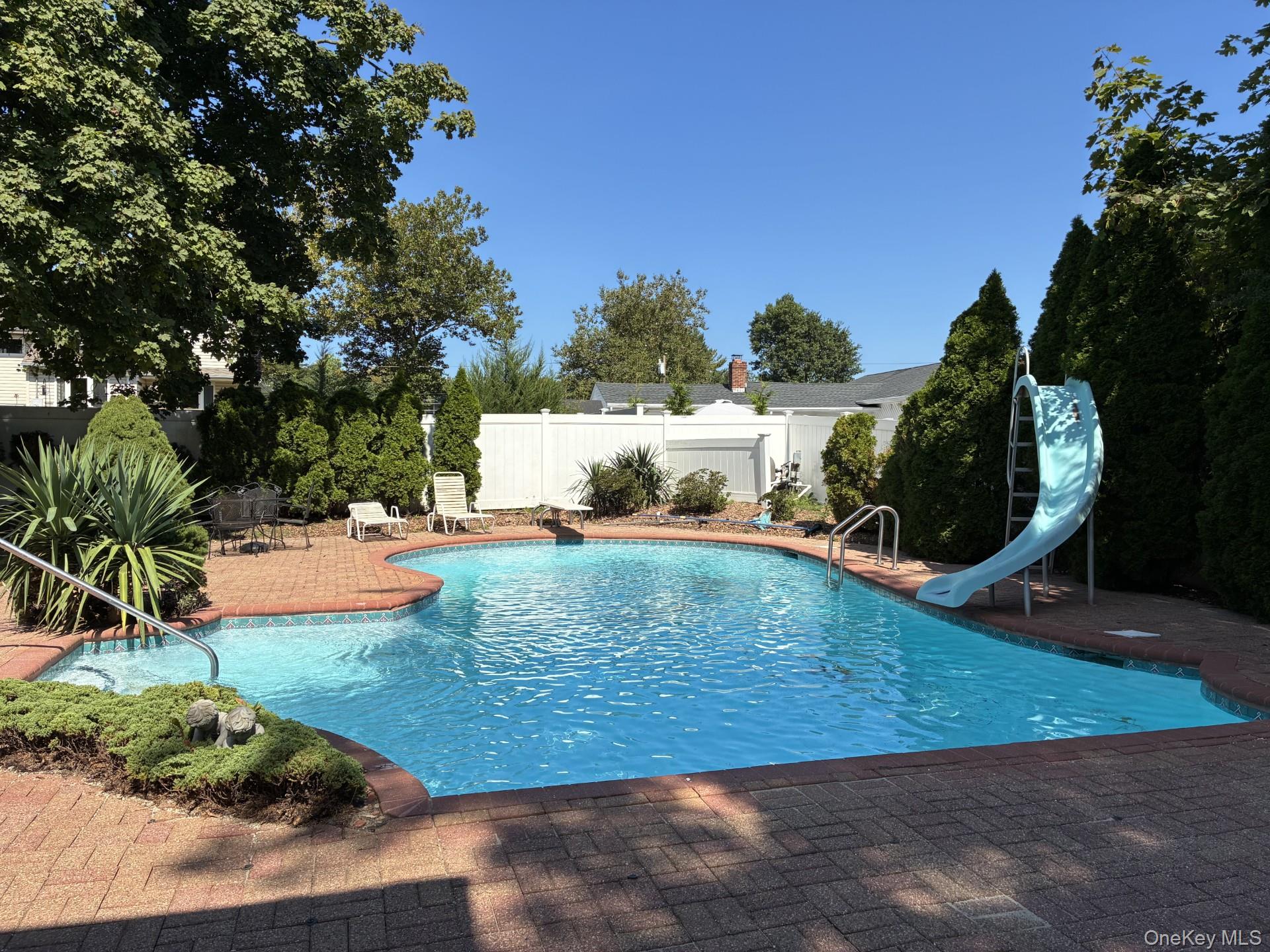 20 Shelbourne Lane, Commack, NY 11725