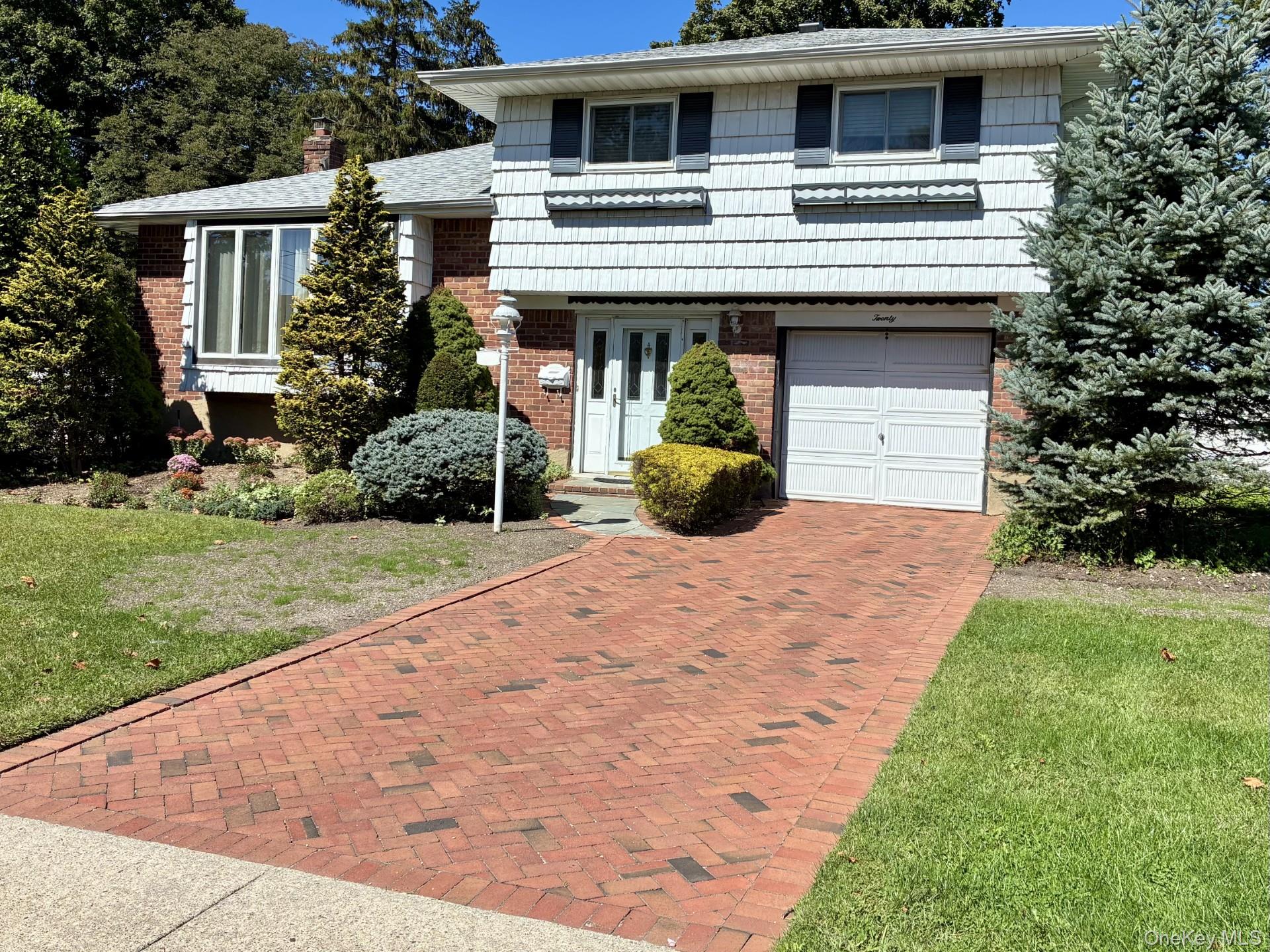 20 Shelbourne Lane, Commack, NY 11725