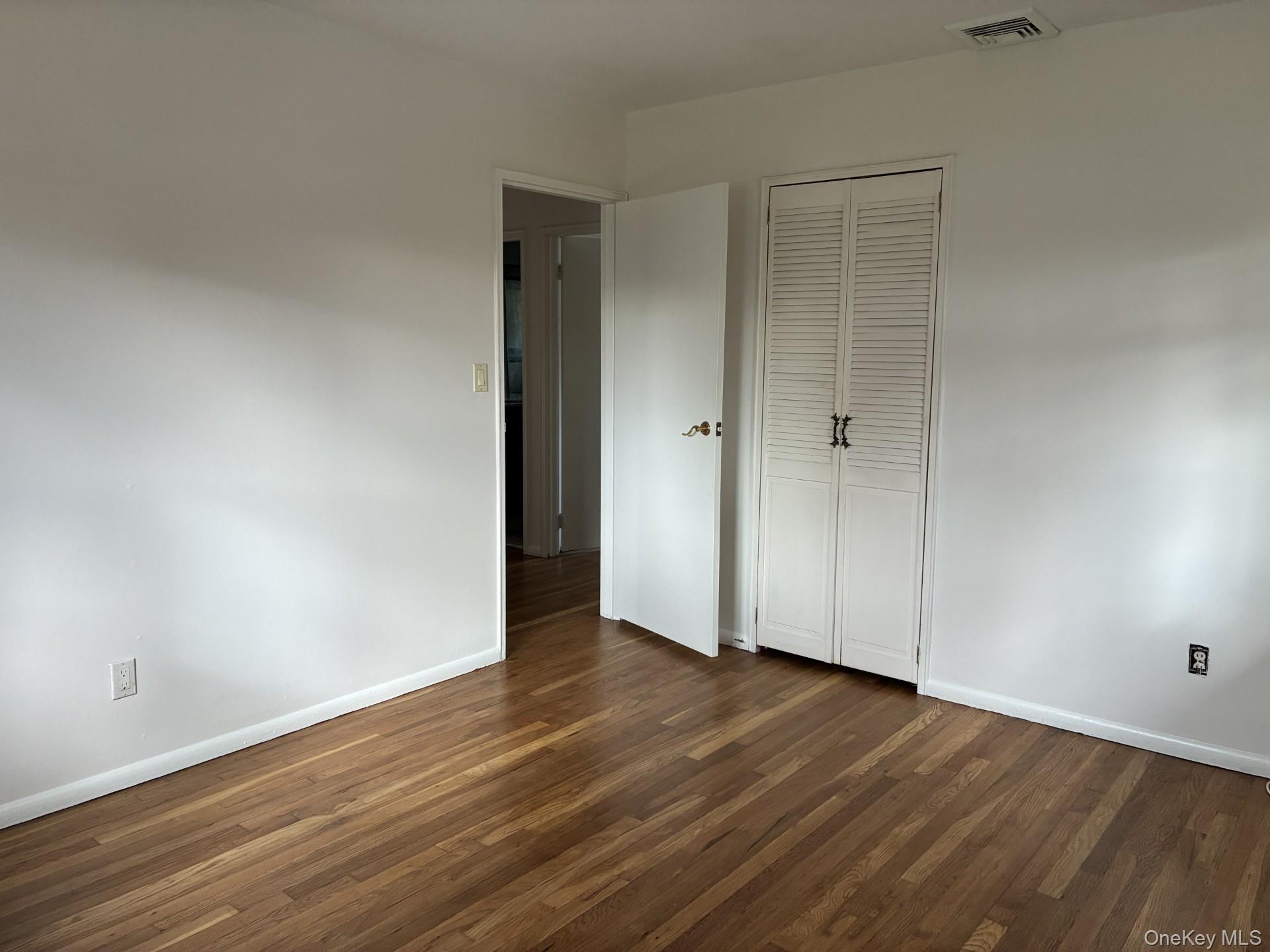 20 Shelbourne Lane, Commack, NY 11725