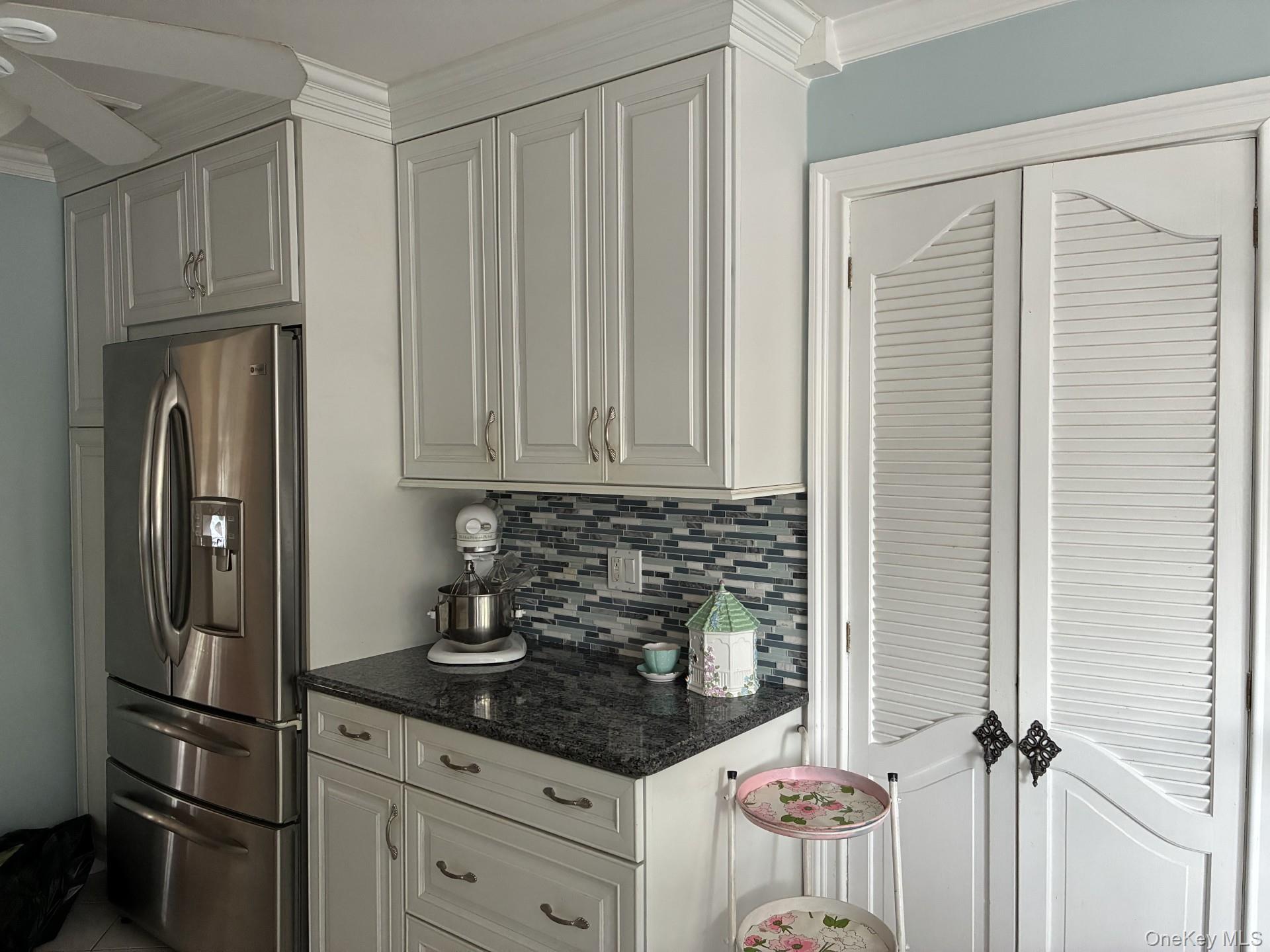 20 Shelbourne Lane, Commack, NY 11725