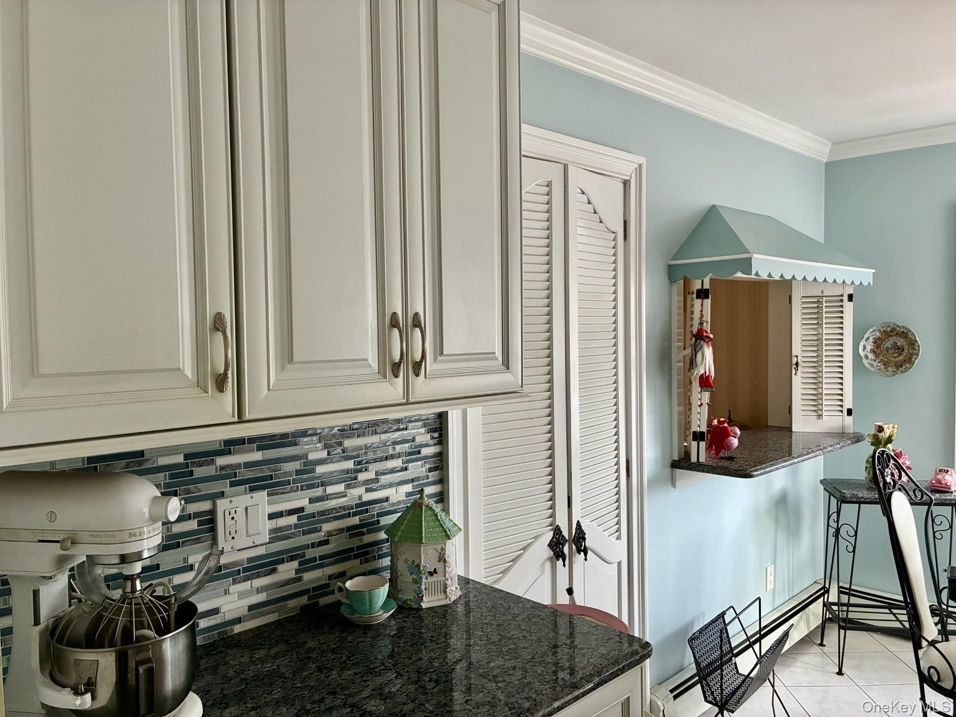 20 Shelbourne Lane, Commack, NY 11725