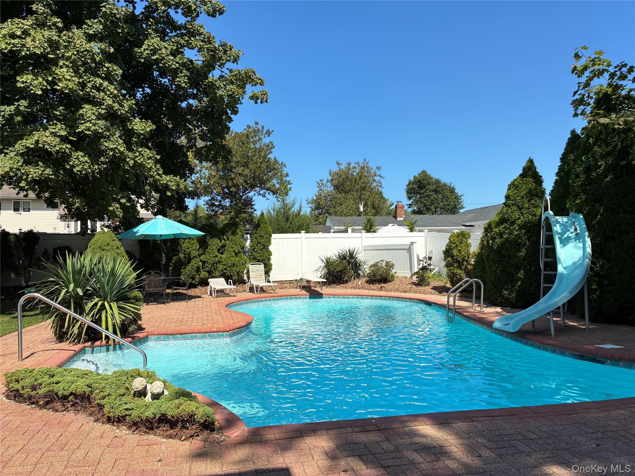 20 Shelbourne Lane, Commack, NY 11725