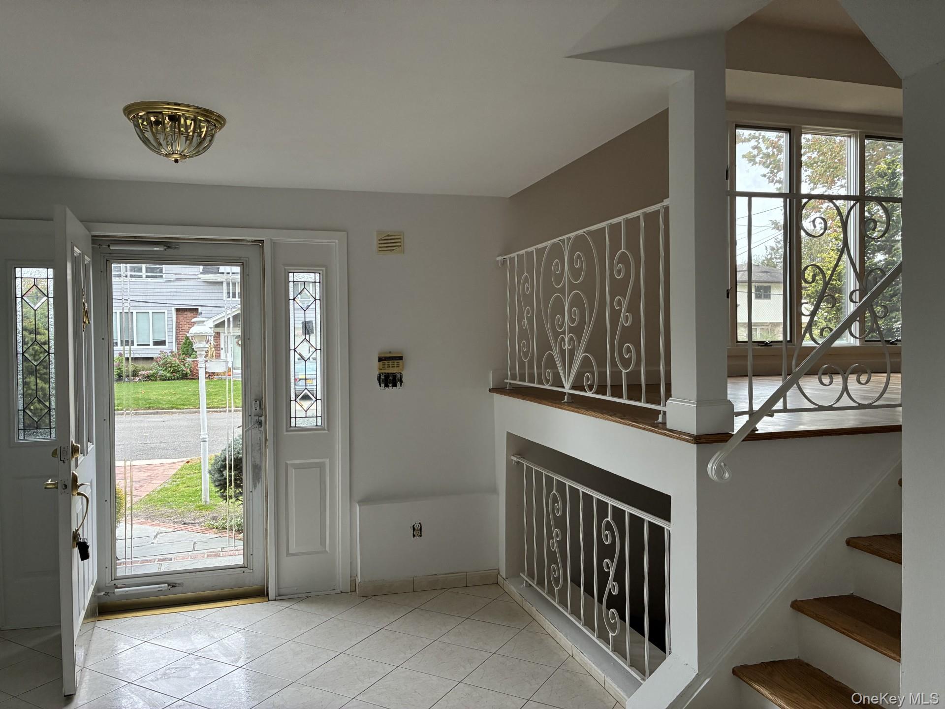 20 Shelbourne Lane, Commack, NY 11725