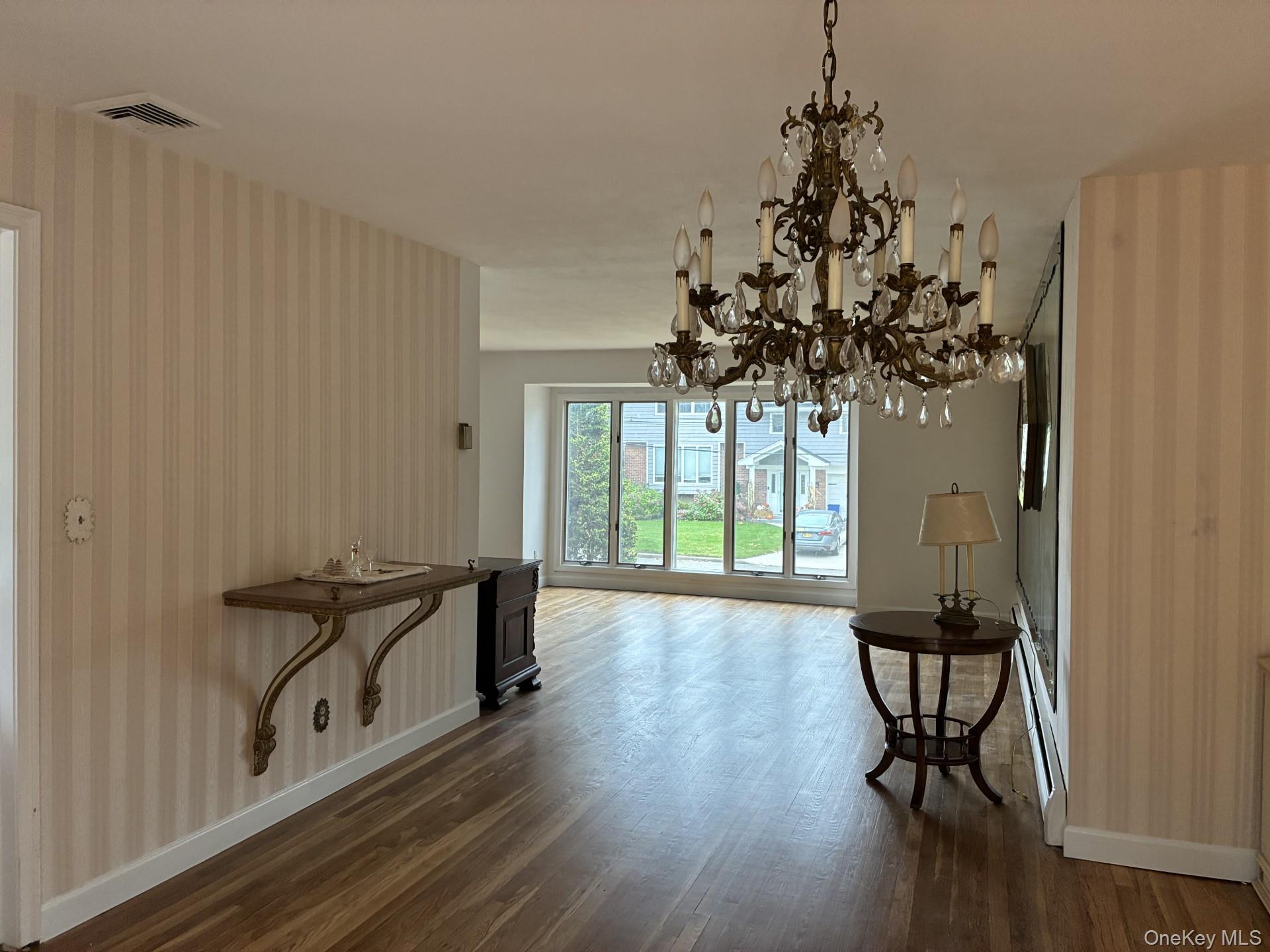 20 Shelbourne Lane, Commack, NY 11725