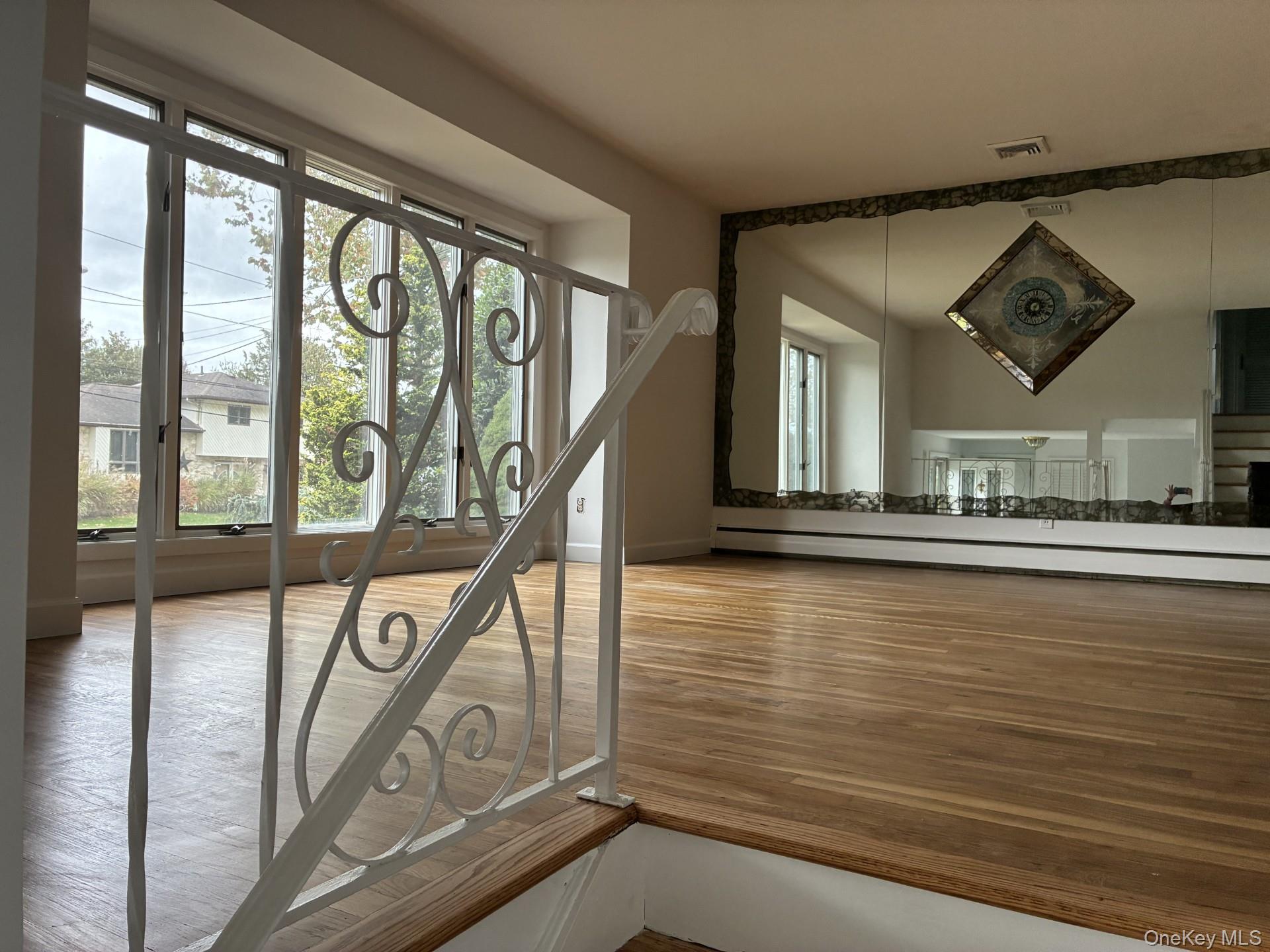 20 Shelbourne Lane, Commack, NY 11725