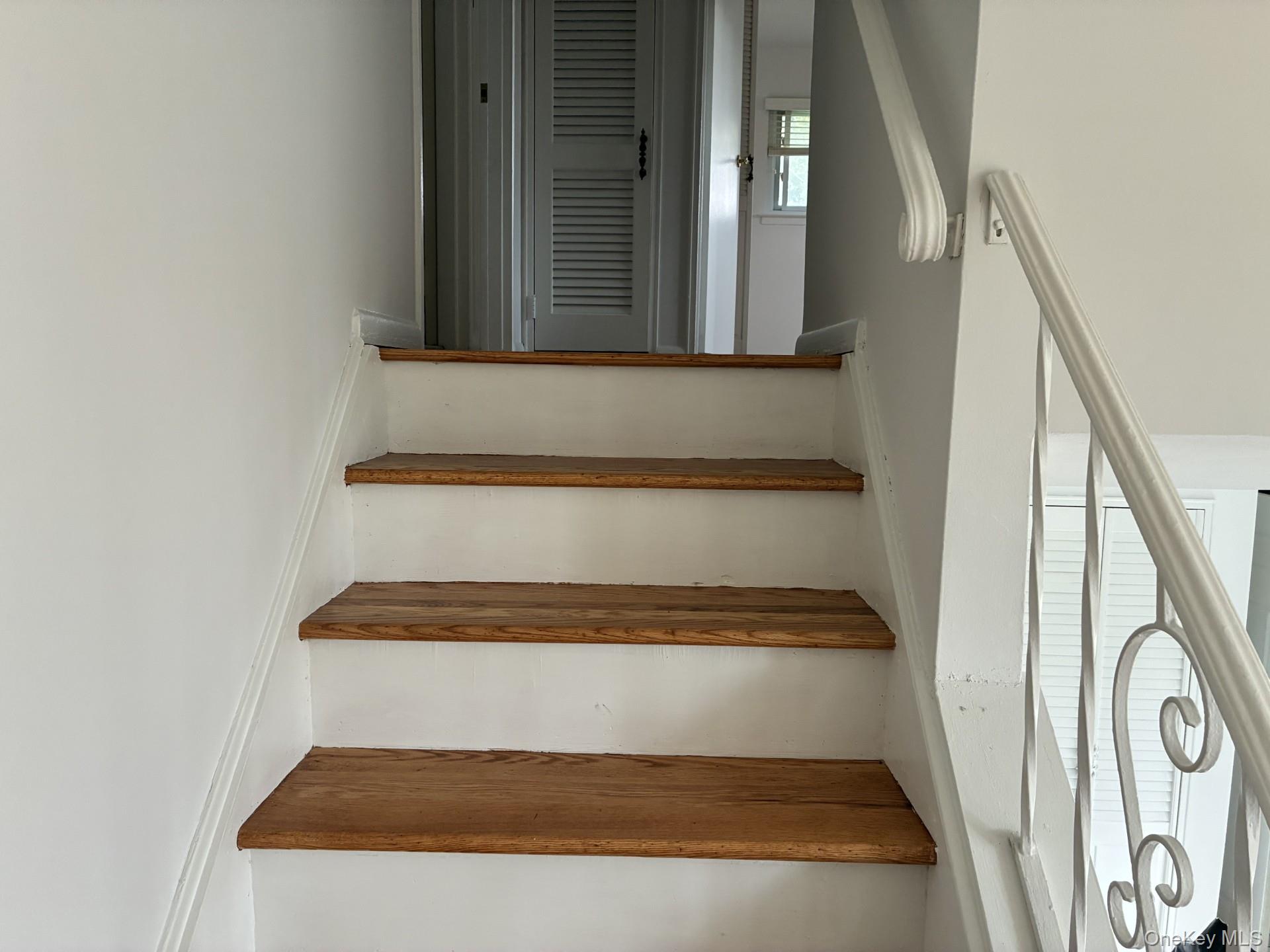 20 Shelbourne Lane, Commack, NY 11725