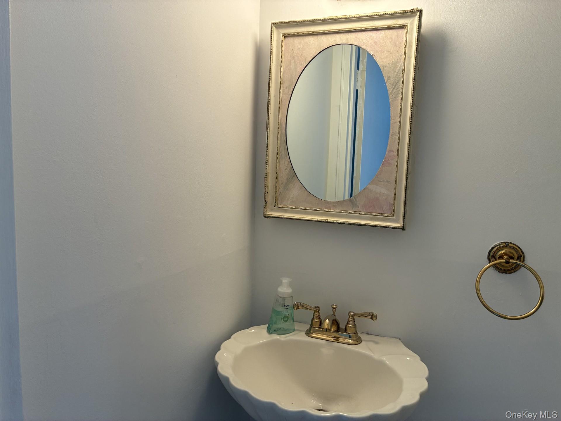 20 Shelbourne Lane, Commack, NY 11725