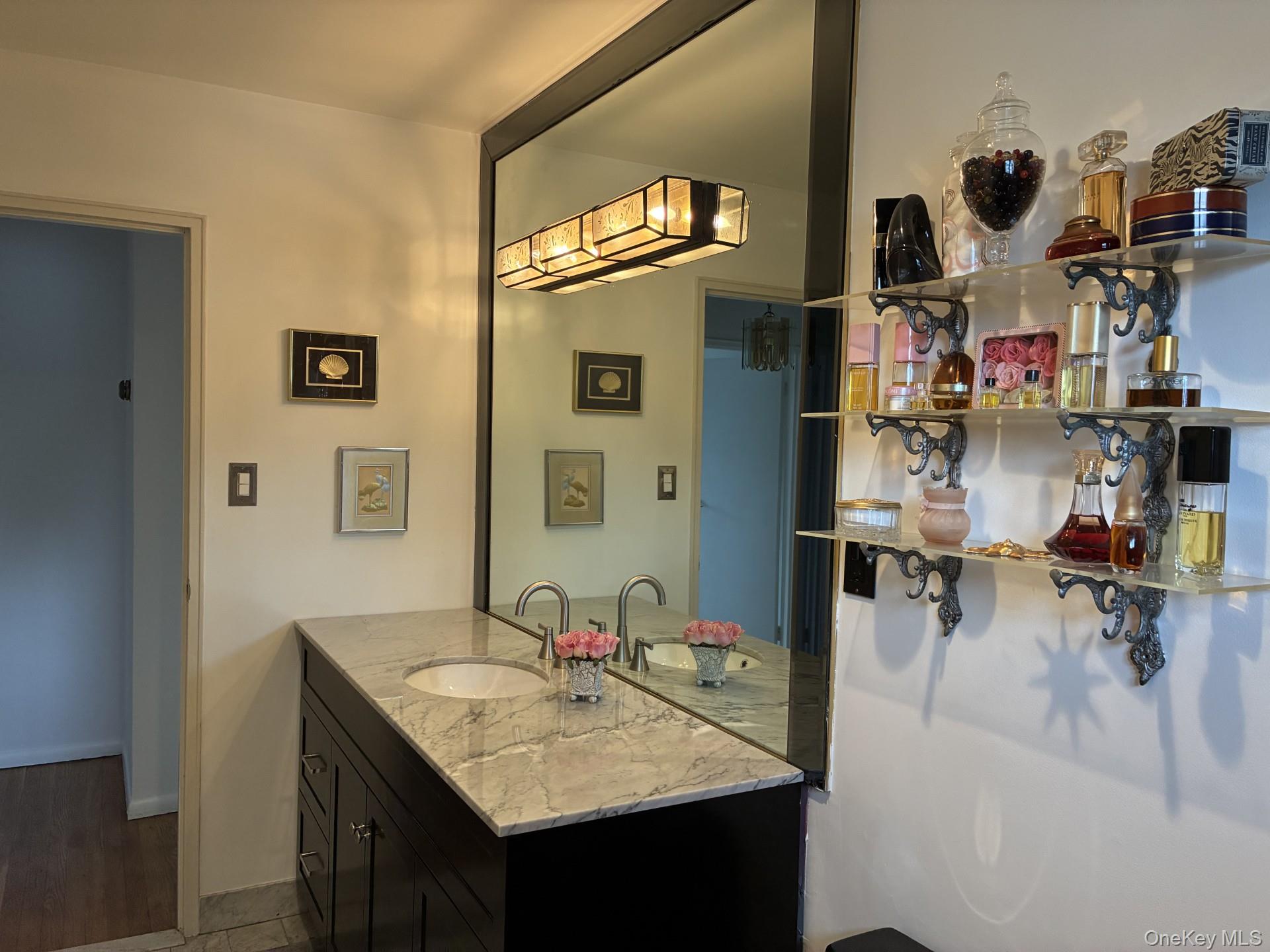 20 Shelbourne Lane, Commack, NY 11725