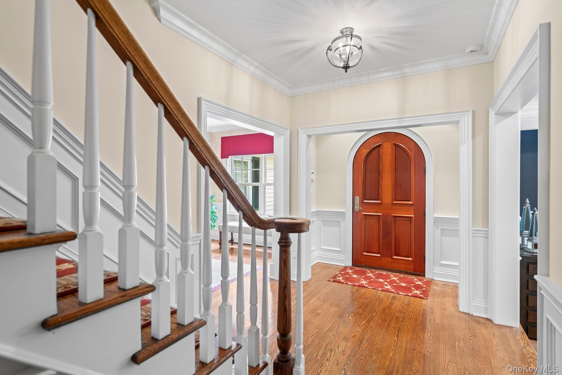 12 Parish Drive, Lattingtown, NY 11560