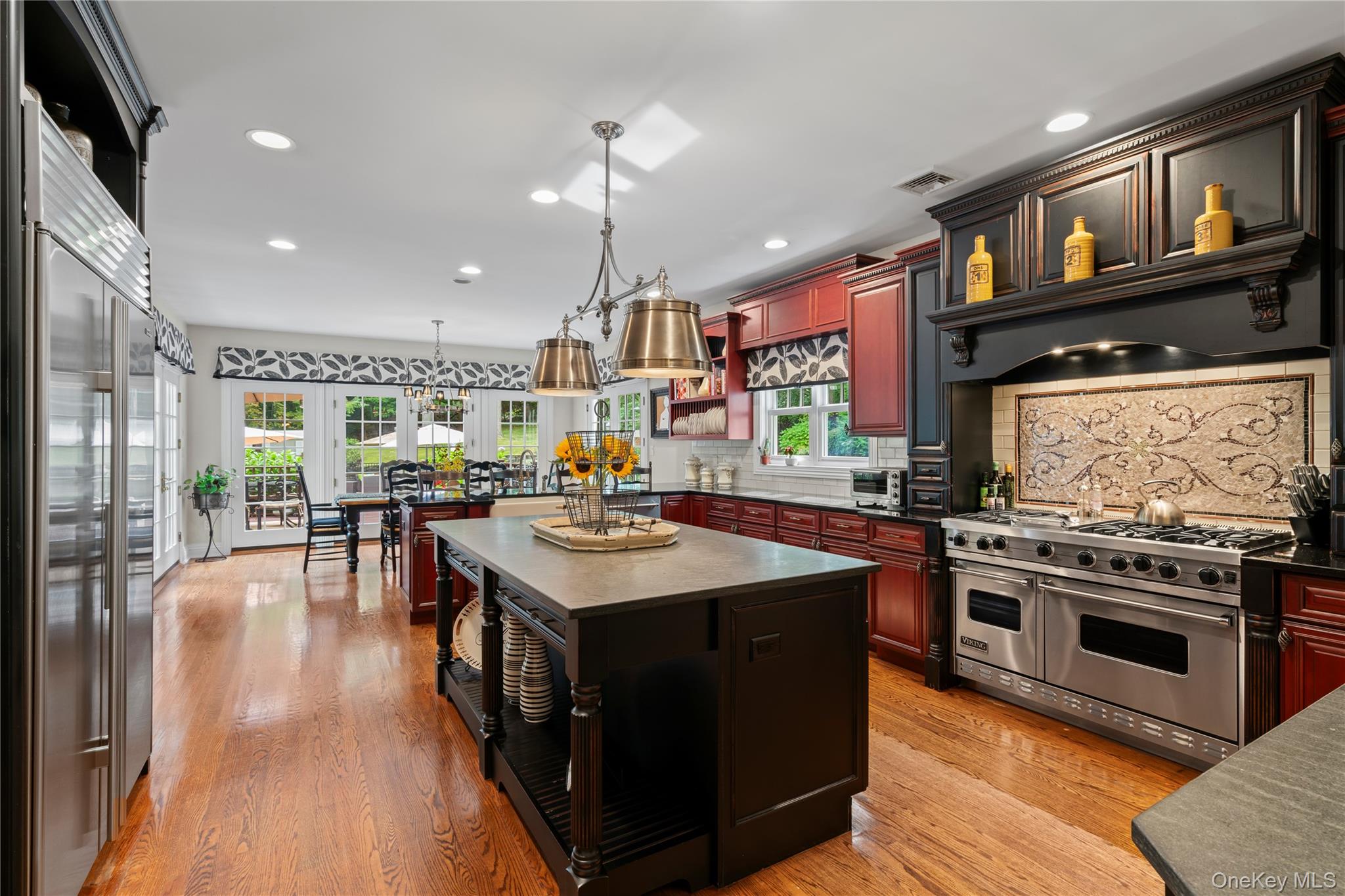 12 Parish Drive, Lattingtown, NY 11560