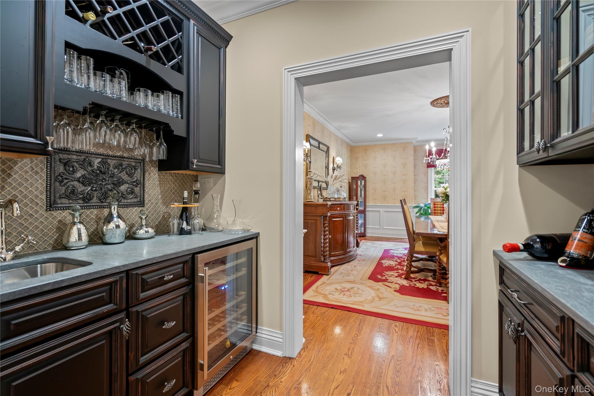 12 Parish Drive, Lattingtown, NY 11560