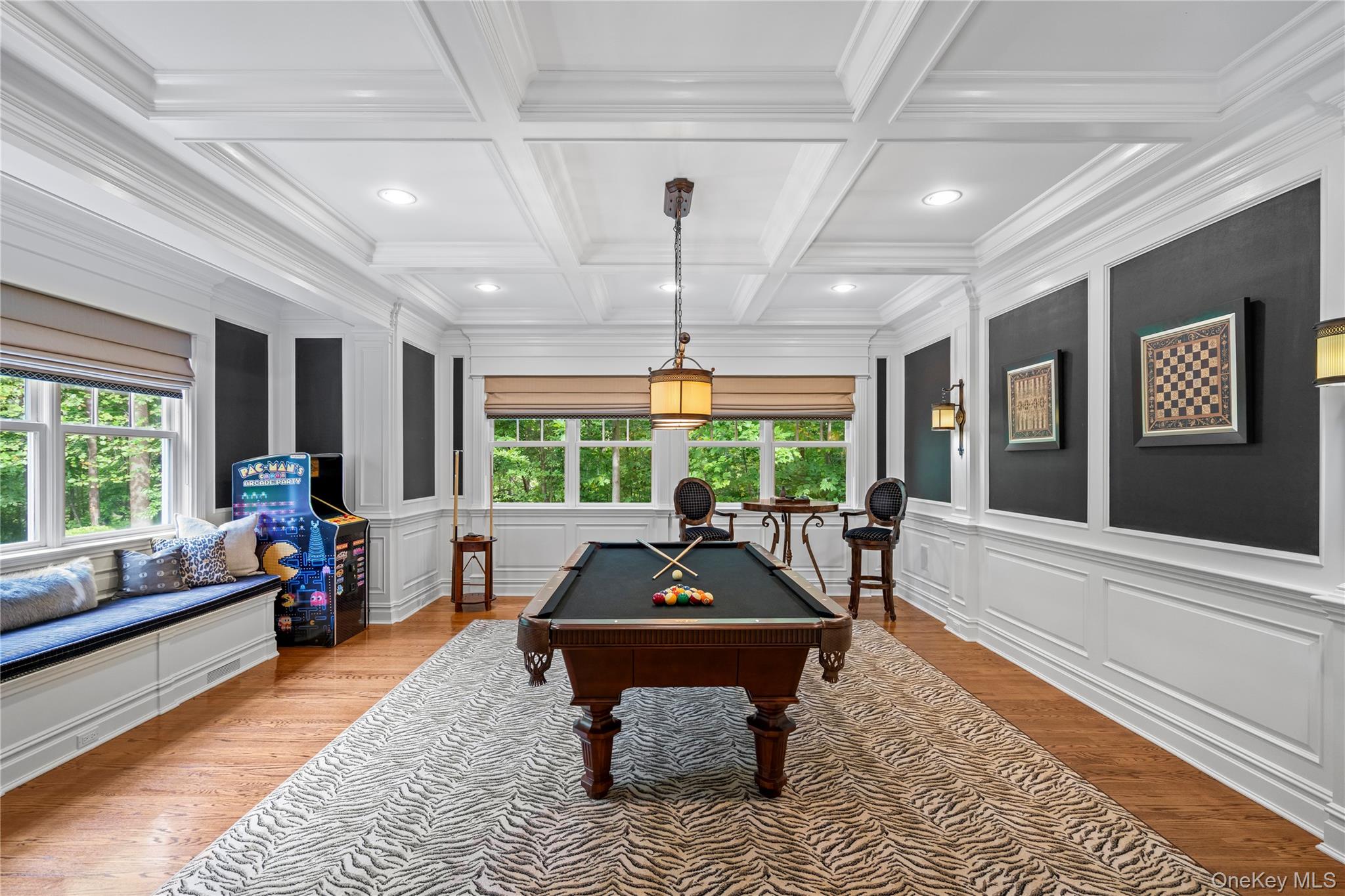 12 Parish Drive, Lattingtown, NY 11560