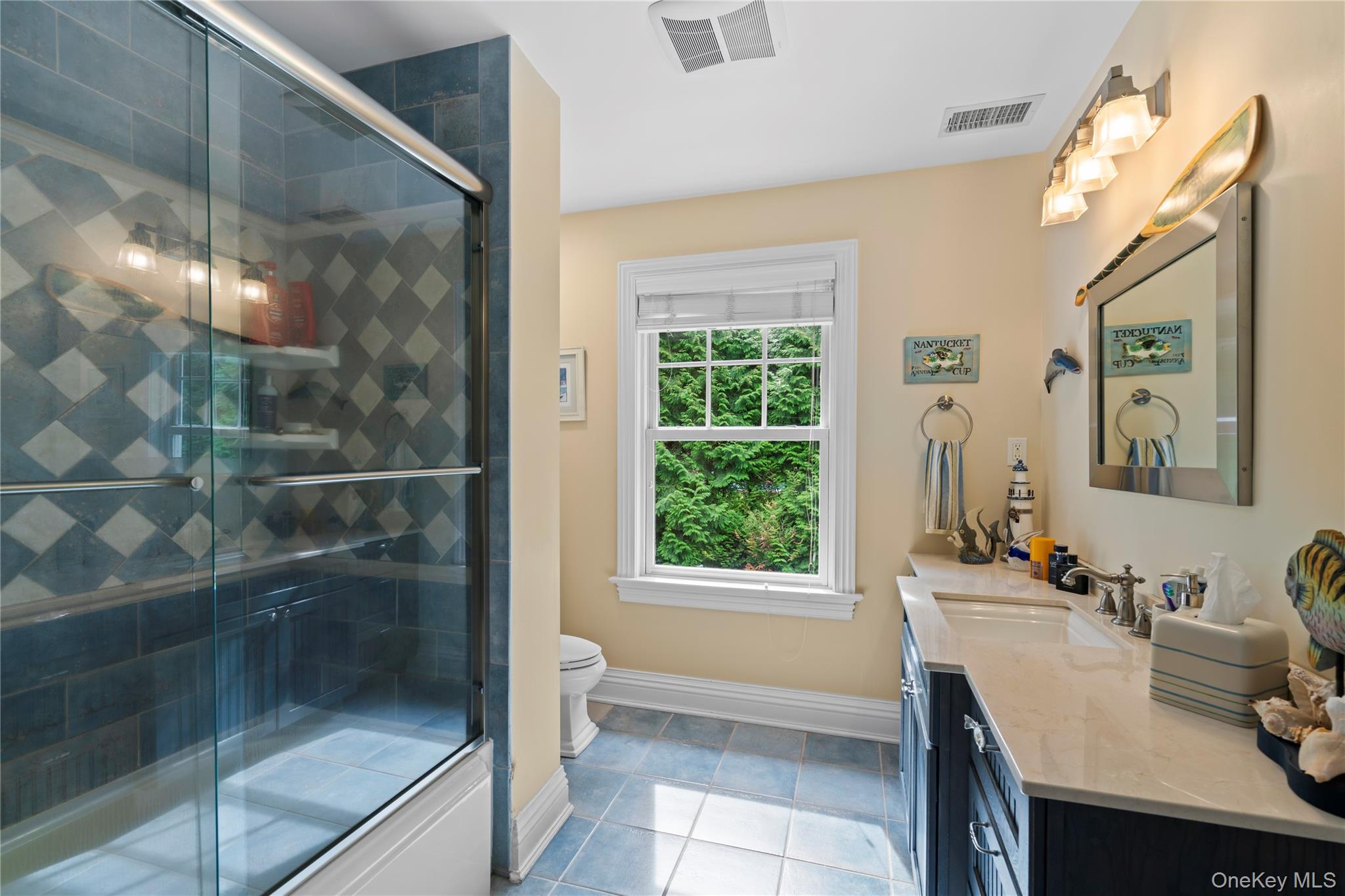 12 Parish Drive, Lattingtown, NY 11560