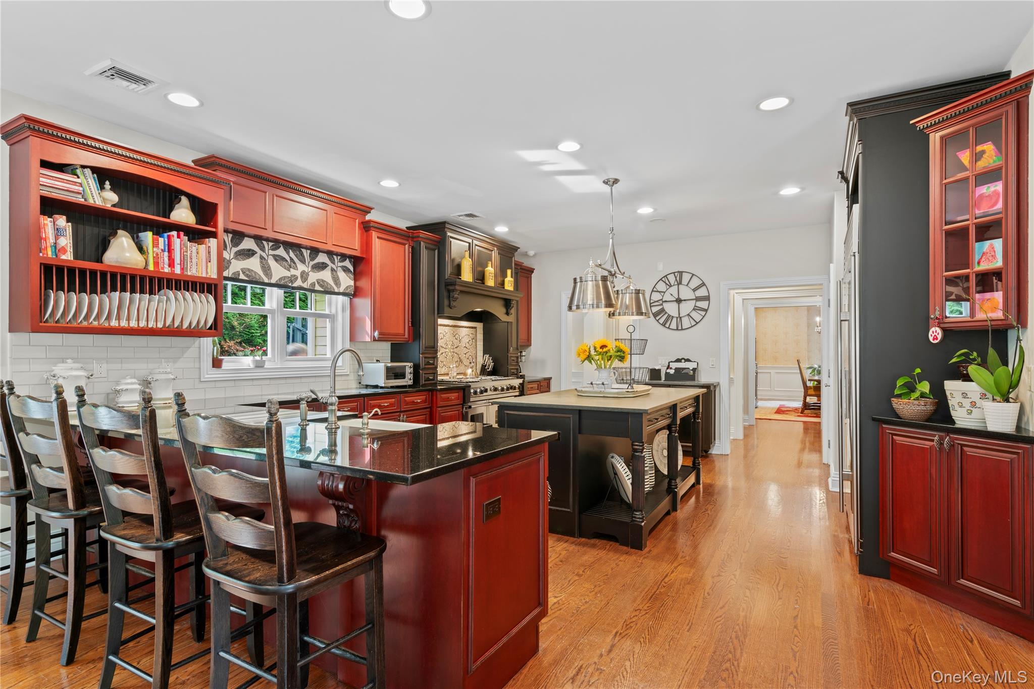 12 Parish Drive, Lattingtown, NY 11560