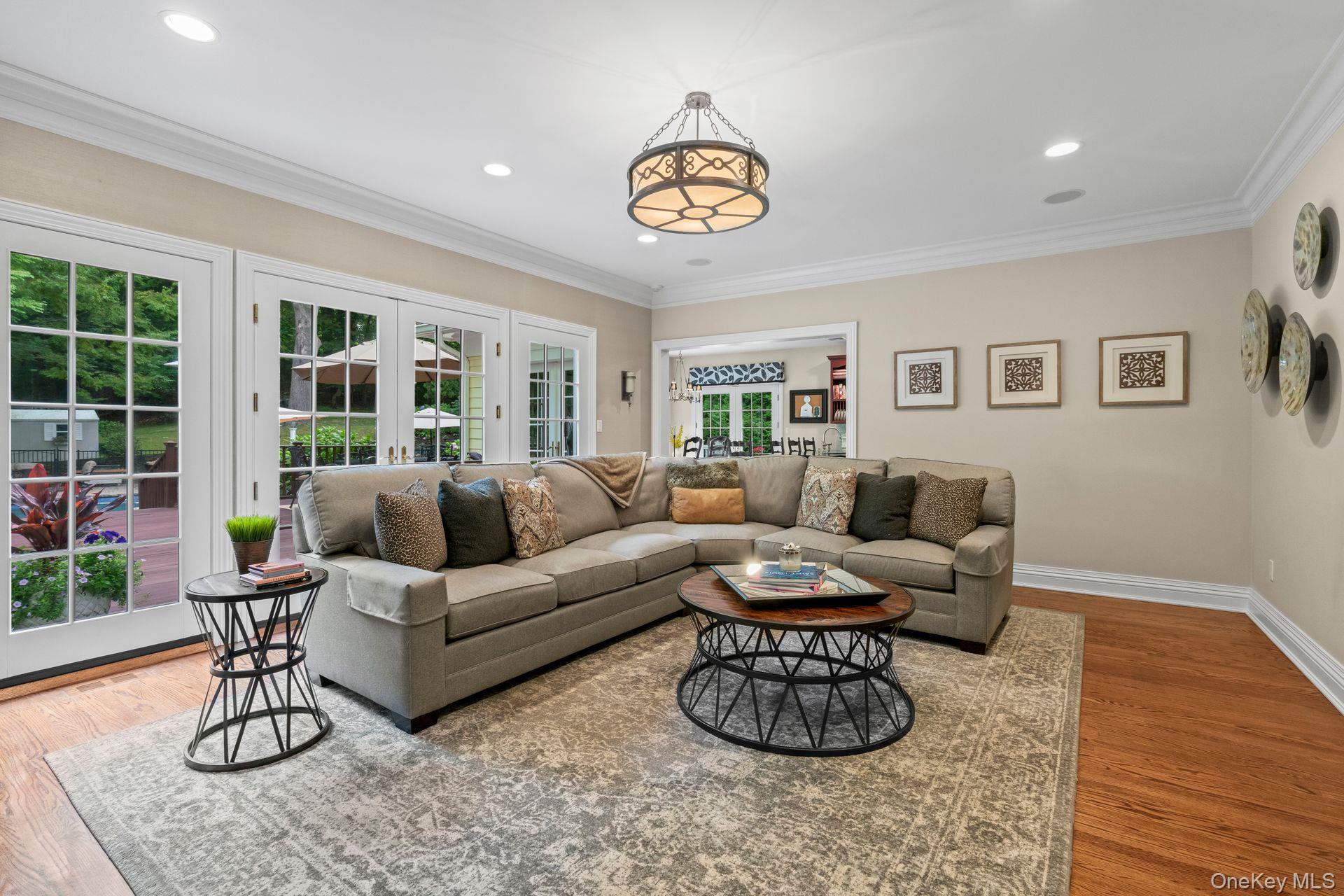 12 Parish Drive, Lattingtown, NY 11560