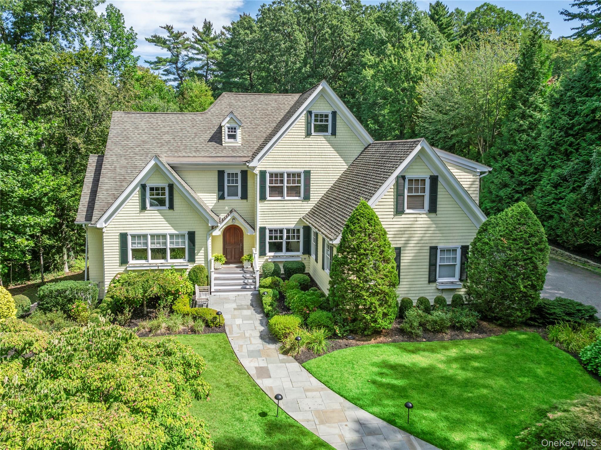 12 Parish Drive, Lattingtown, NY 11560