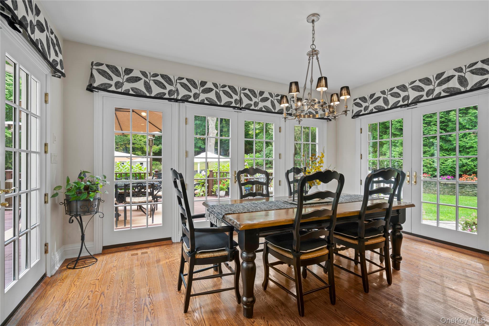 12 Parish Drive, Lattingtown, NY 11560