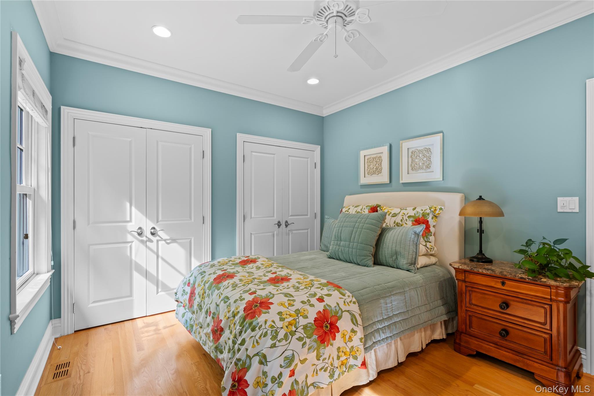 12 Parish Drive, Lattingtown, NY 11560