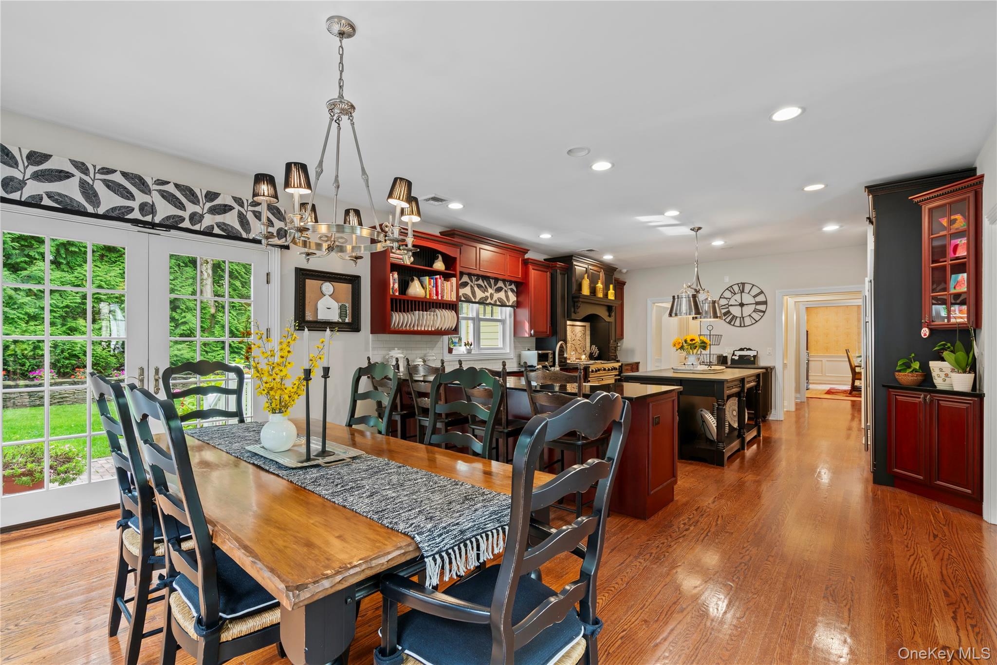 12 Parish Drive, Lattingtown, NY 11560