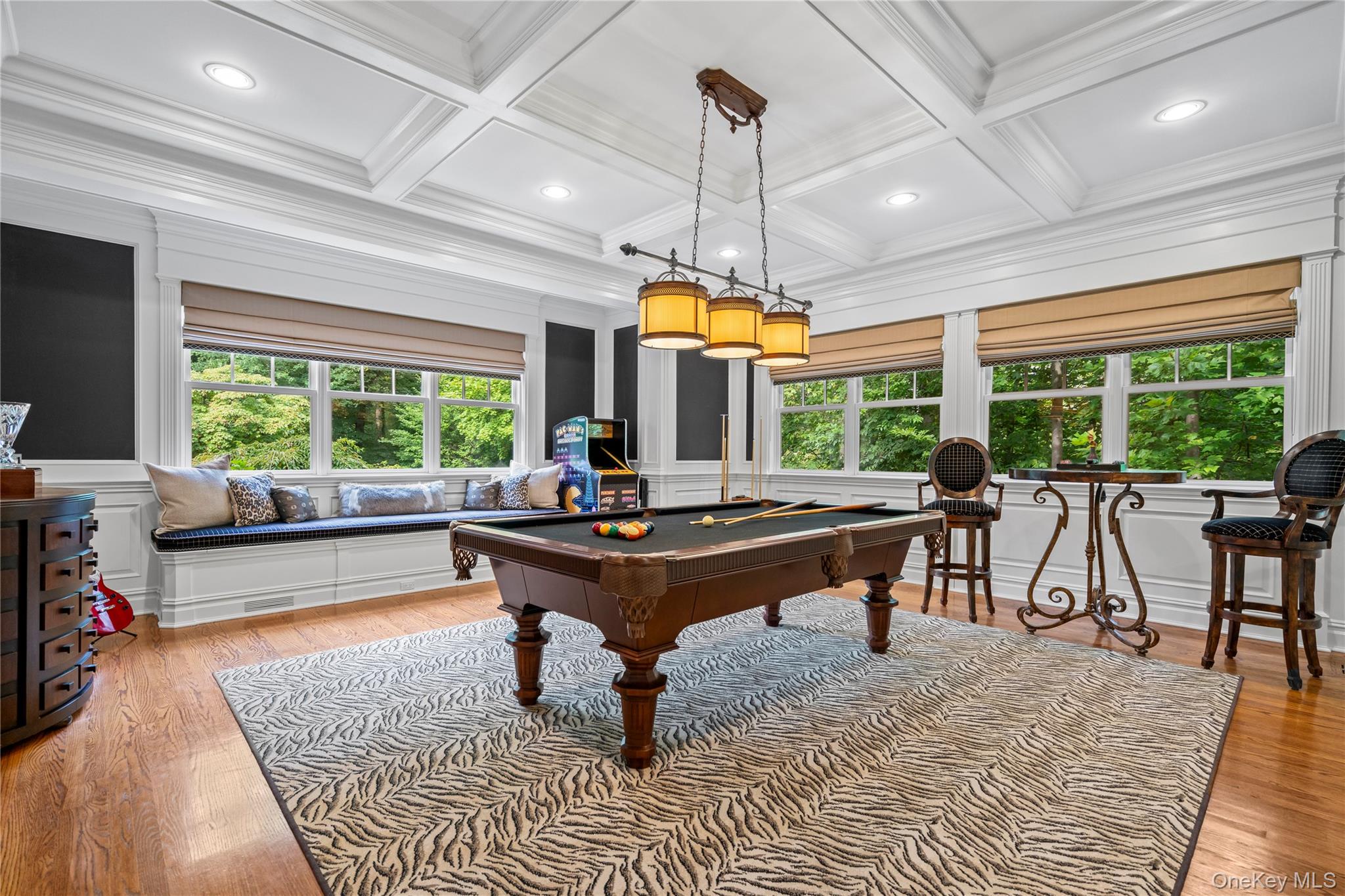 12 Parish Drive, Lattingtown, NY 11560