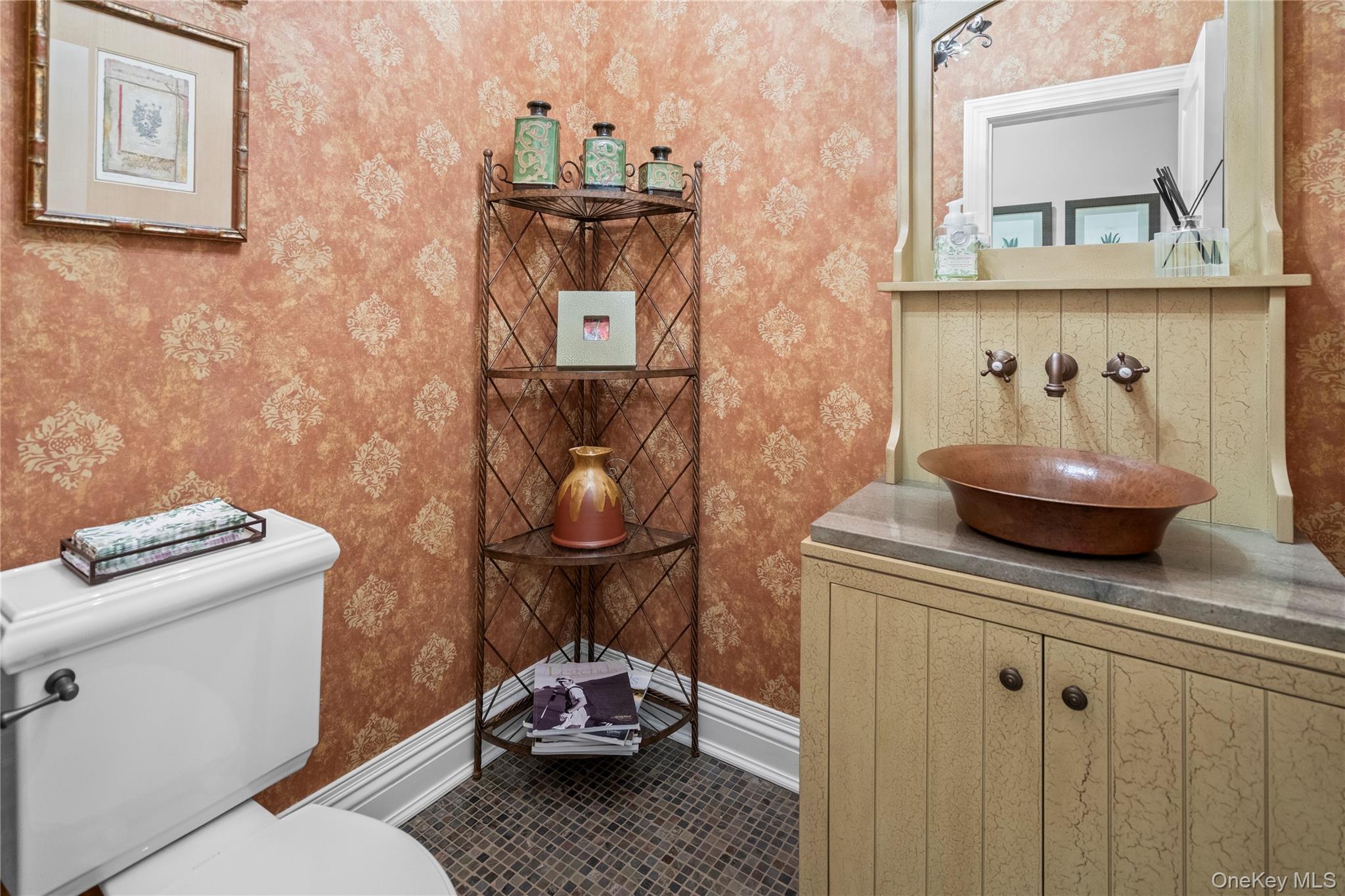 12 Parish Drive, Lattingtown, NY 11560