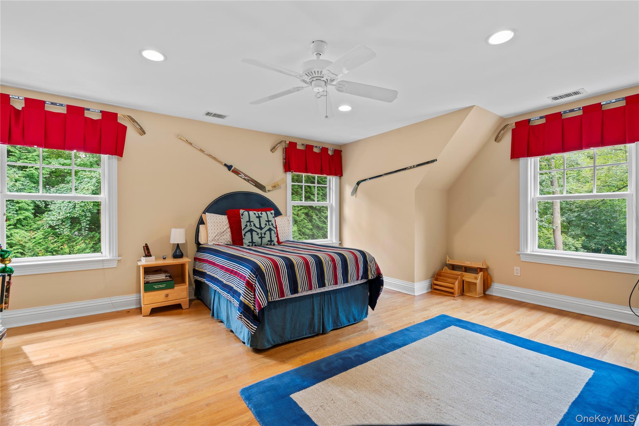 12 Parish Drive, Lattingtown, NY 11560