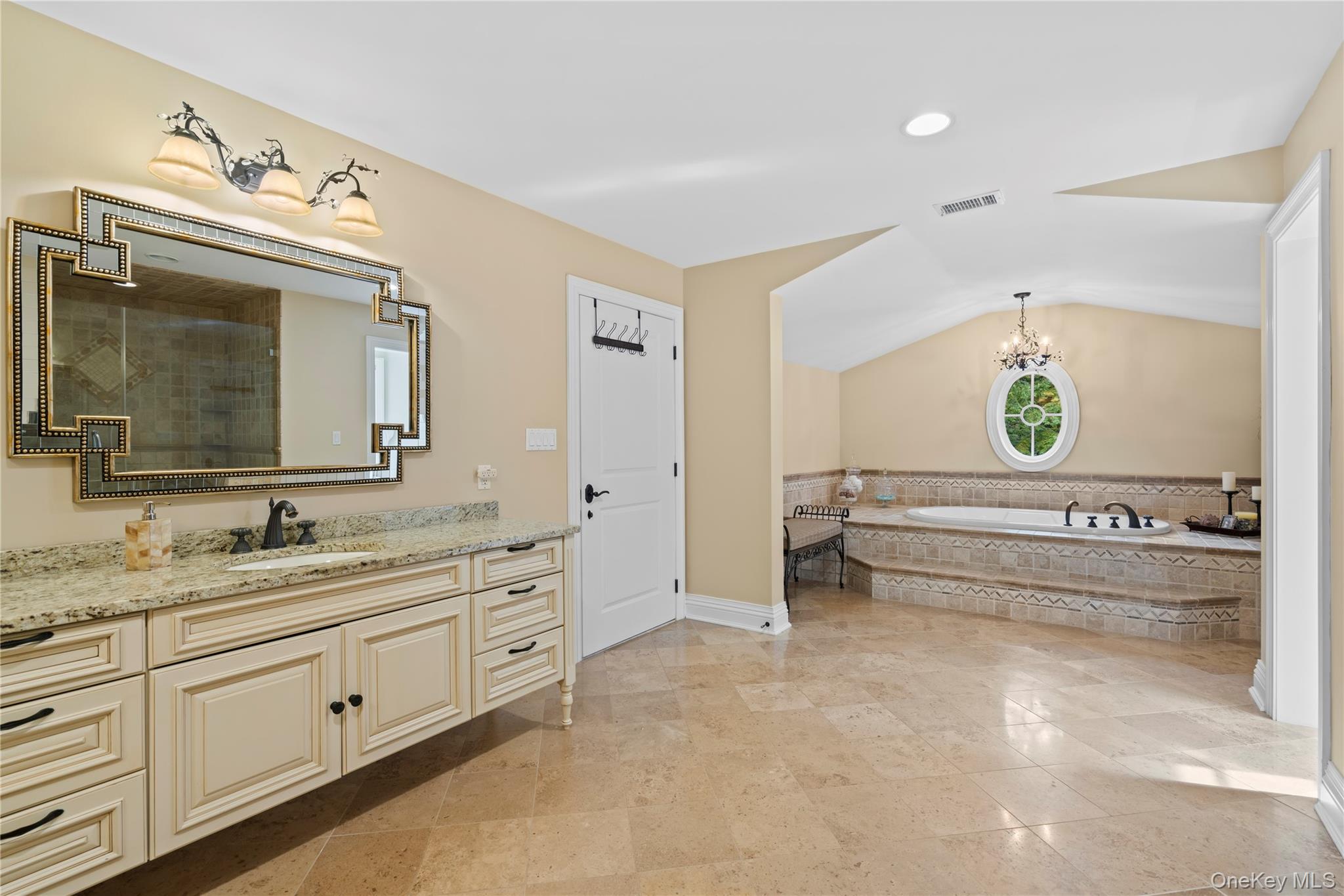 12 Parish Drive, Lattingtown, NY 11560