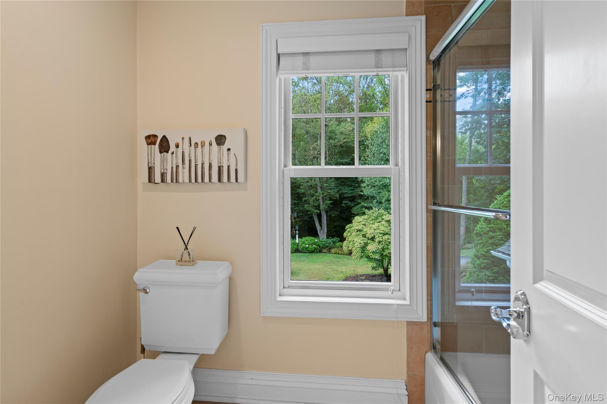 12 Parish Drive, Lattingtown, NY 11560