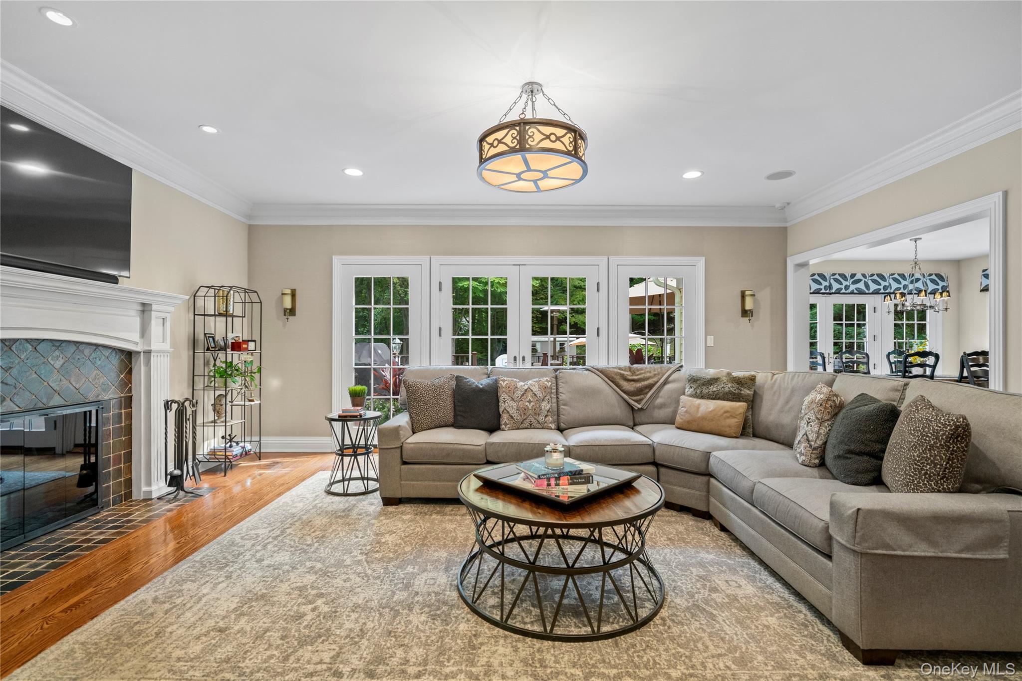 12 Parish Drive, Lattingtown, NY 11560