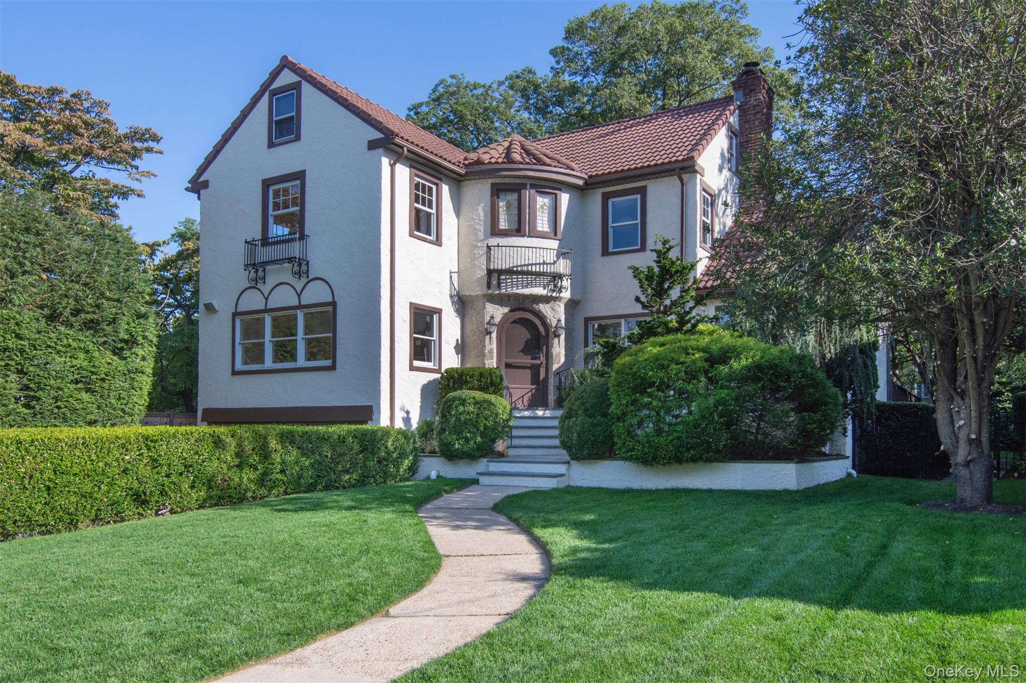 32 Stellar Place, Pelham, NY 10803