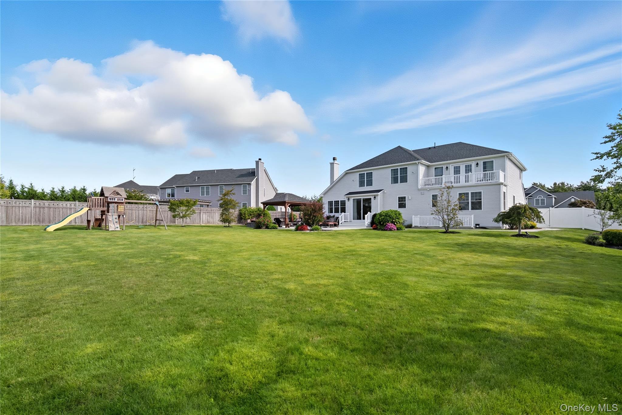 9 Fieldstone Court, Greenlawn, NY 11740