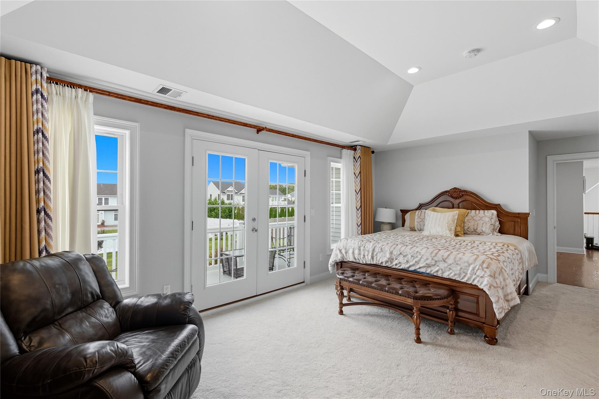 9 Fieldstone Court, Greenlawn, NY 11740