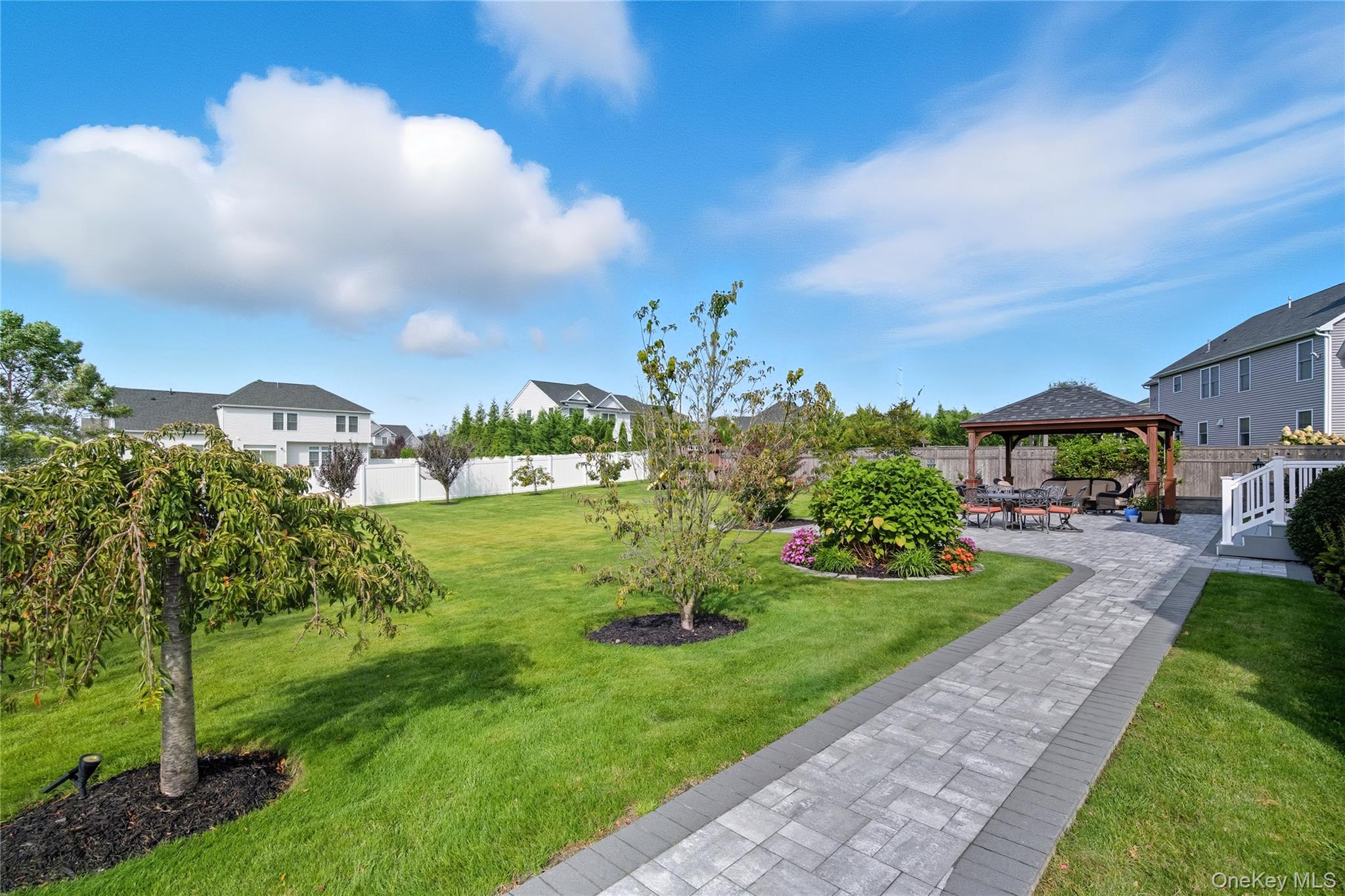 9 Fieldstone Court, Greenlawn, NY 11740