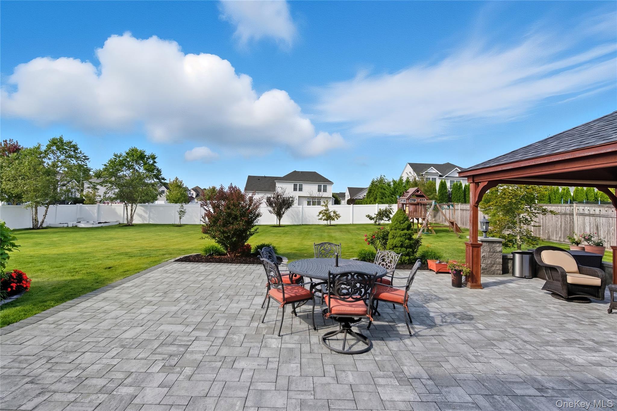 9 Fieldstone Court, Greenlawn, NY 11740