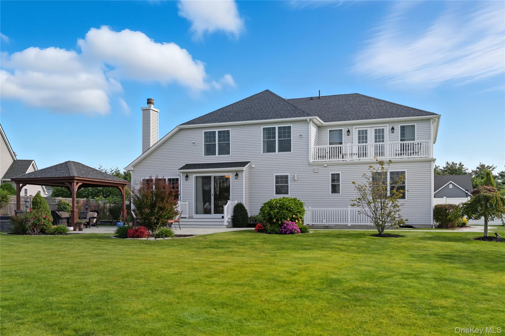 9 Fieldstone Court, Greenlawn, NY 11740