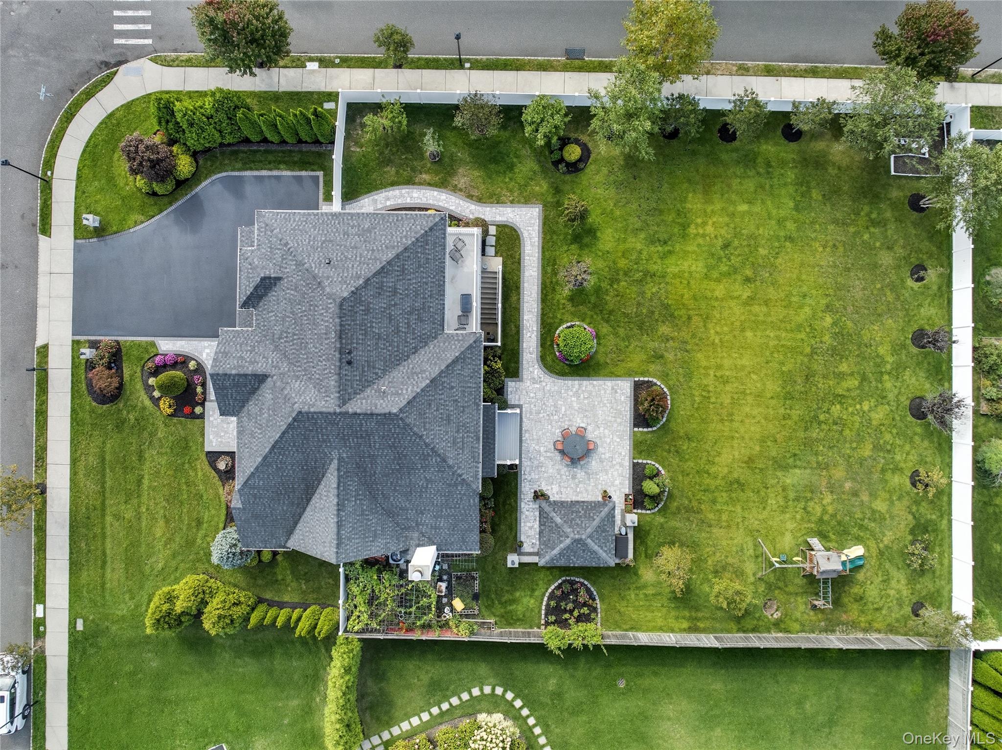 9 Fieldstone Court, Greenlawn, NY 11740